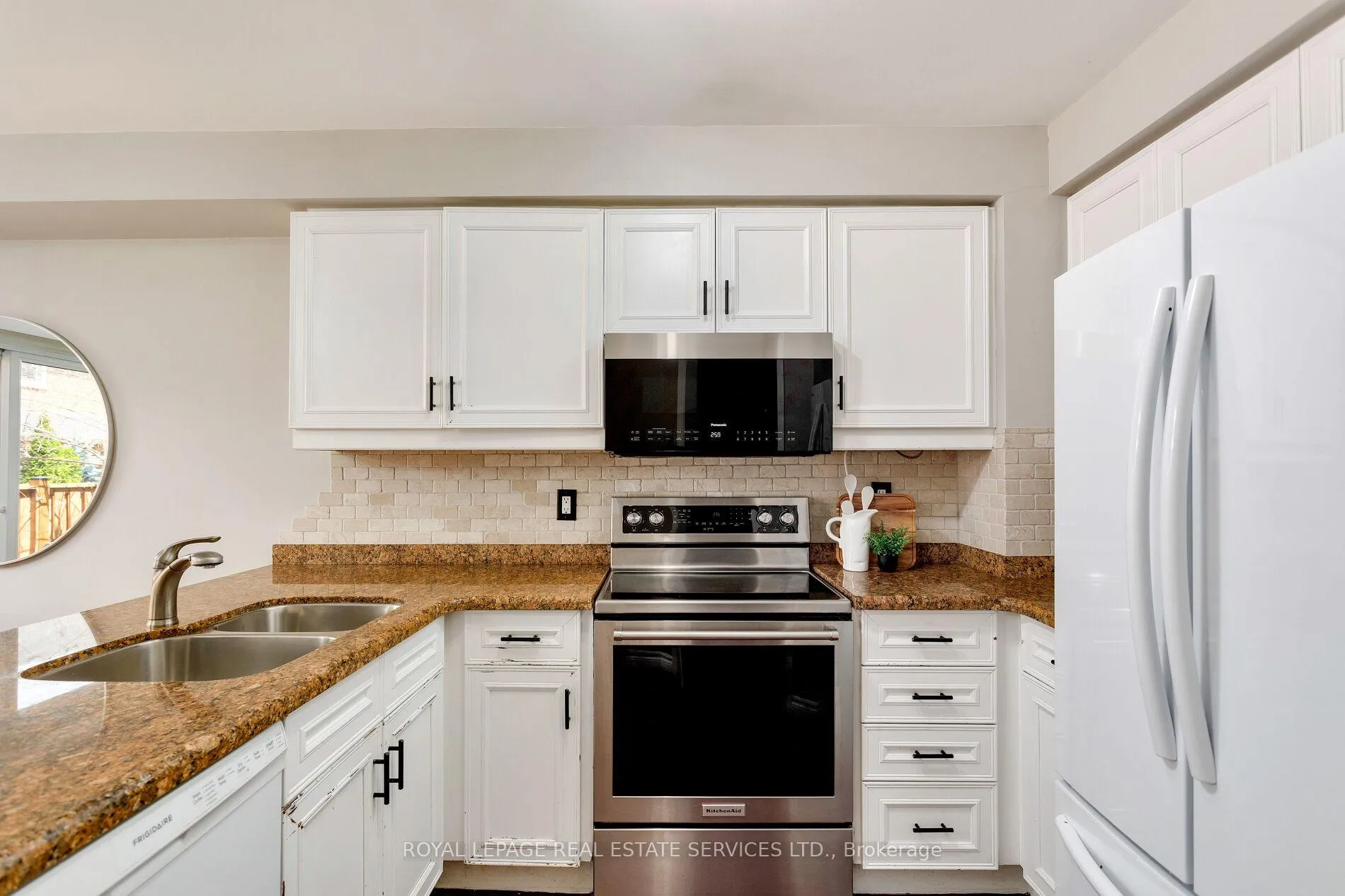 Photo 21 of Unit 7, 2006 Glenada Crescent, Oakville, Wedgewood Creek — HOMEH