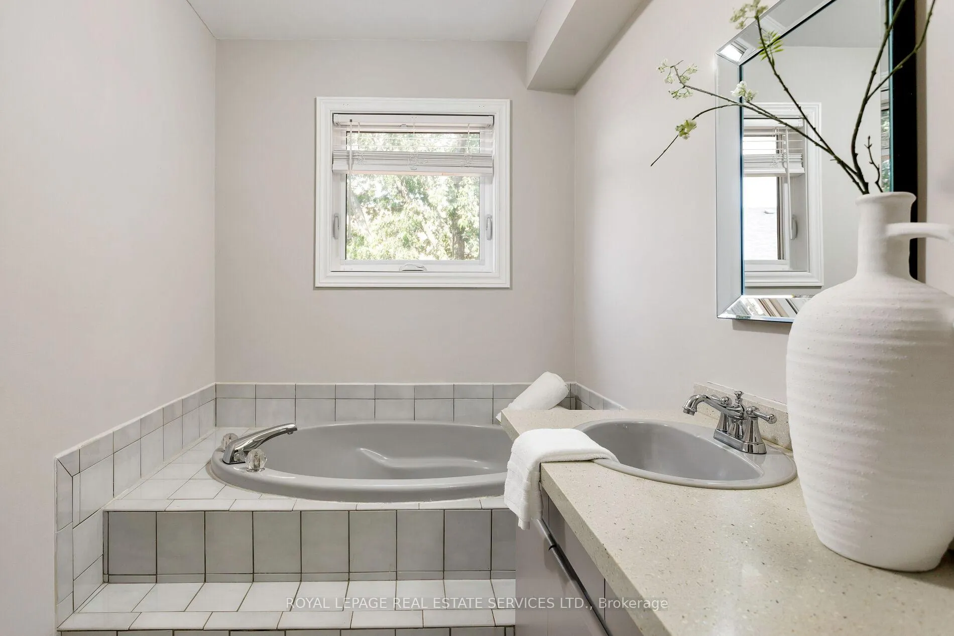 Photo 30 of Unit 7, 2006 Glenada Crescent, Oakville, Wedgewood Creek — HOMEH