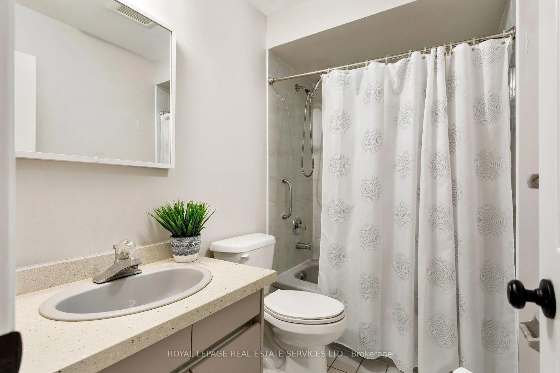 Photo 33 of Unit 7, 2006 Glenada Crescent, Oakville, Wedgewood Creek — HOMEH