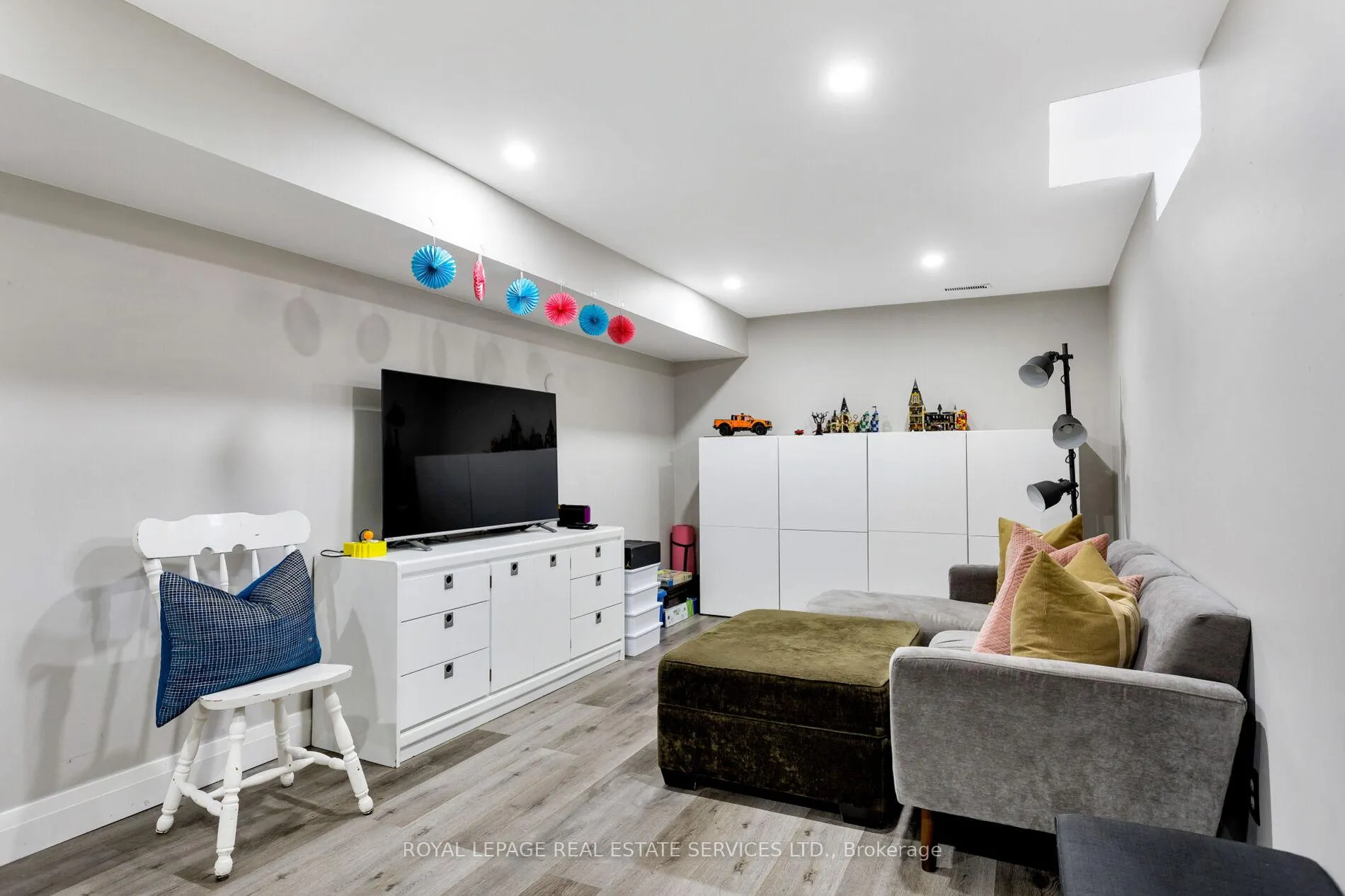 Photo 40 of Unit 7, 2006 Glenada Crescent, Oakville, Wedgewood Creek — HOMEH