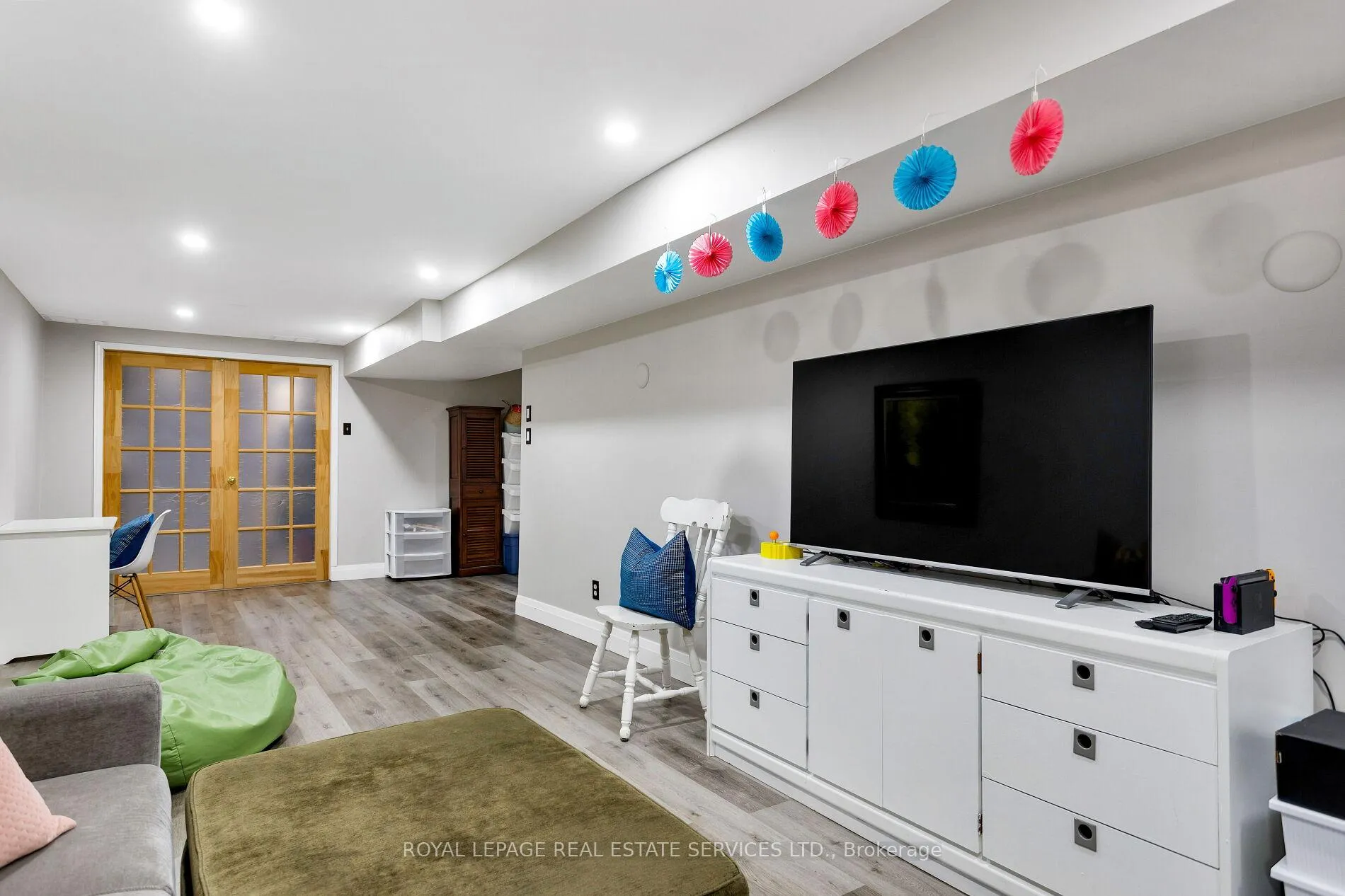 Photo 41 of Unit 7, 2006 Glenada Crescent, Oakville, Wedgewood Creek — HOMEH