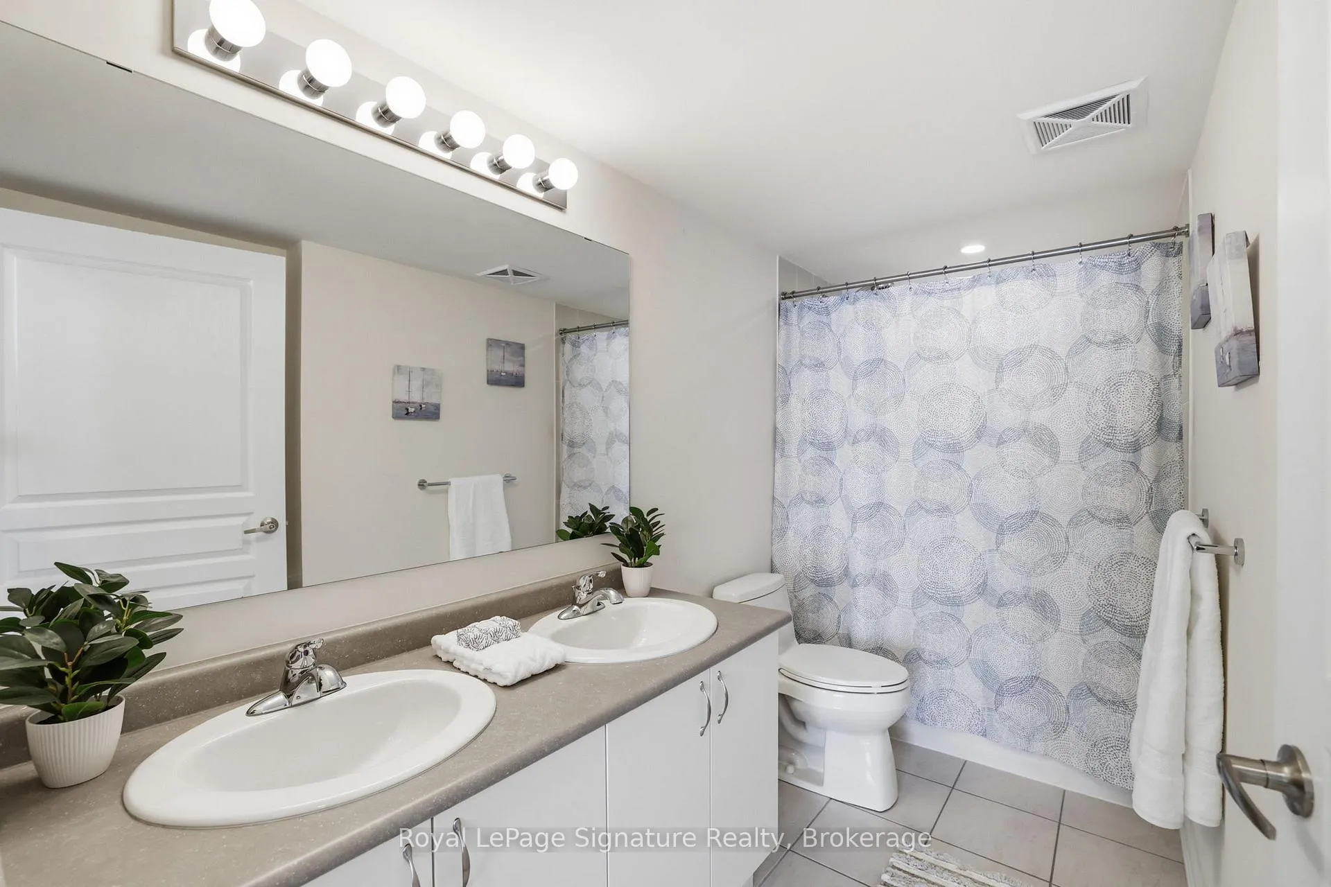 Photo 8 of Unit 101, 4 Anchorage Crescent, Collingwood — HOMEH