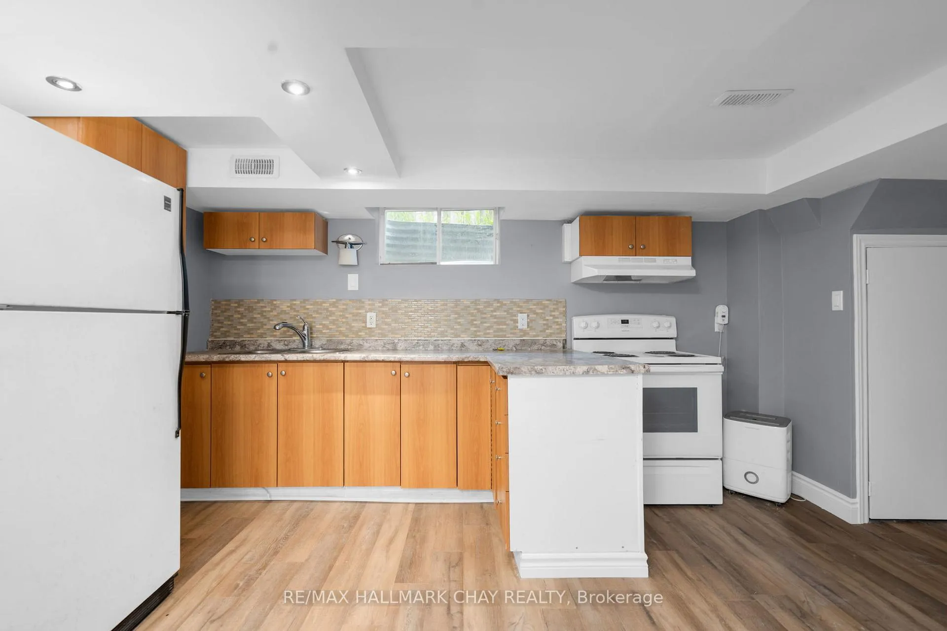 Photo 14 of 61 Corbett Drive, Barrie, Grove East — HOMEH