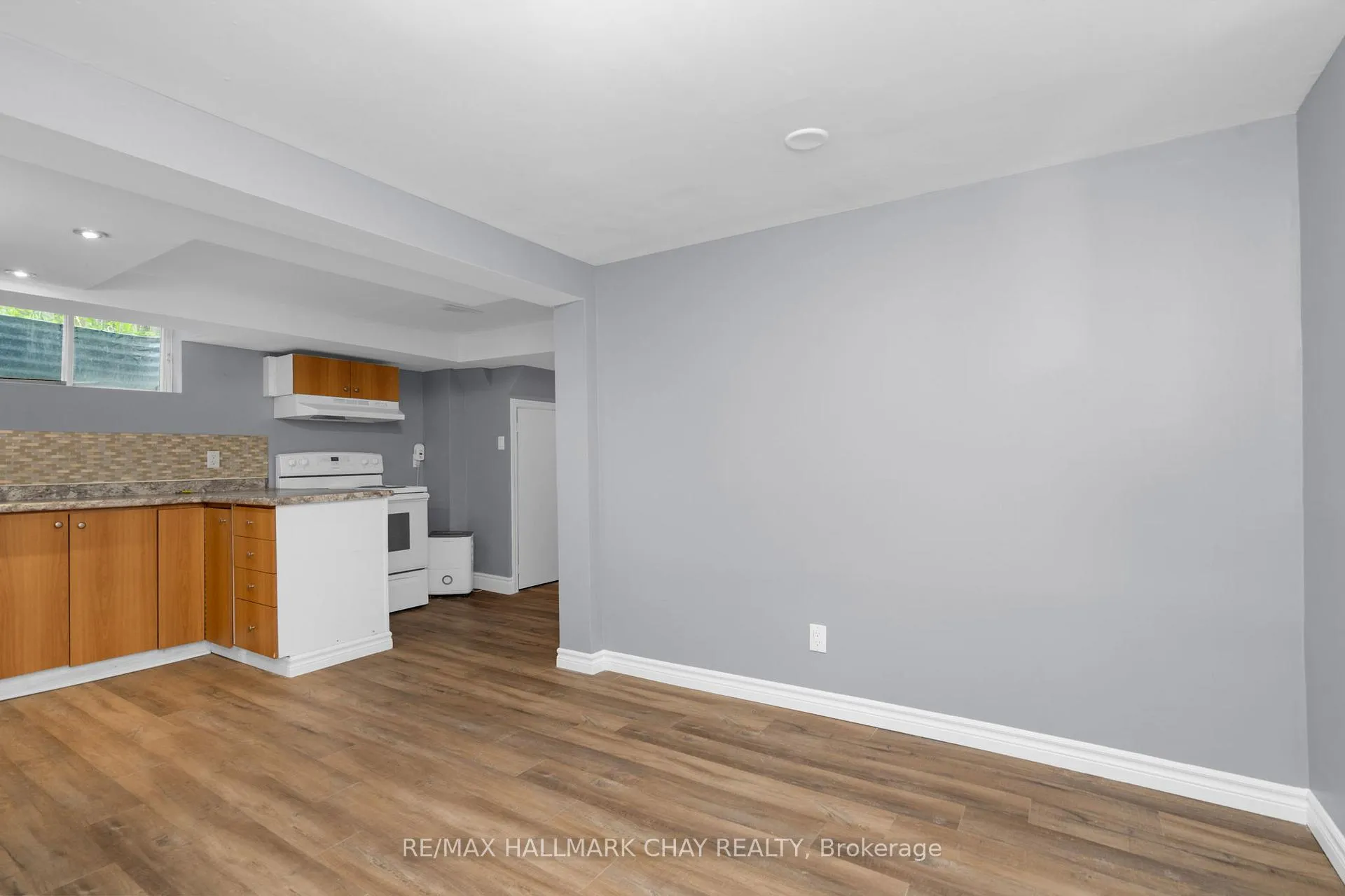 Photo 16 of 61 Corbett Drive, Barrie, Grove East — HOMEH