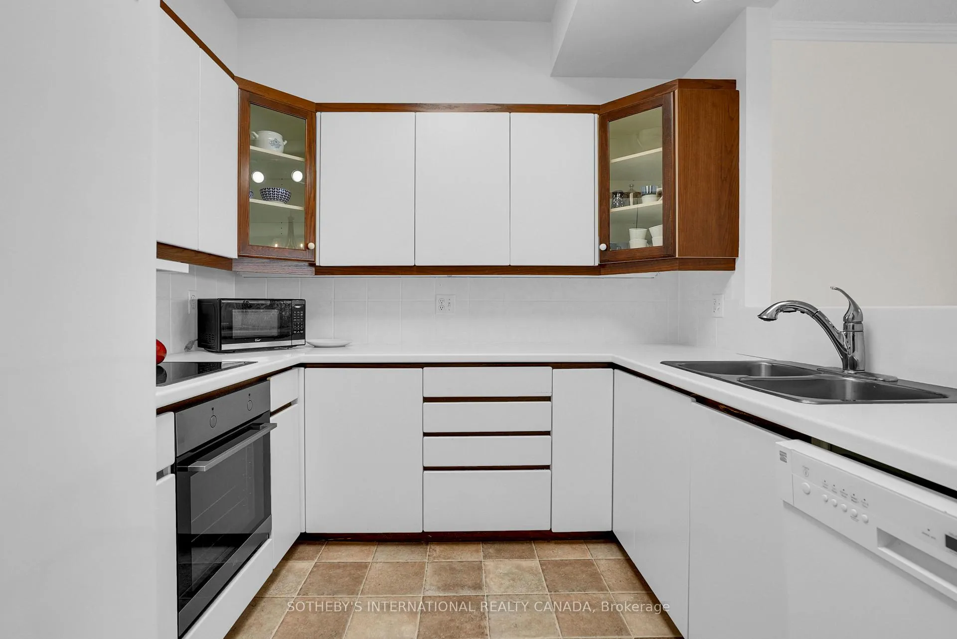 Photo 8 of Unit 303, 21 Kempenfelt Drive, Barrie, North Shore — HOMEH