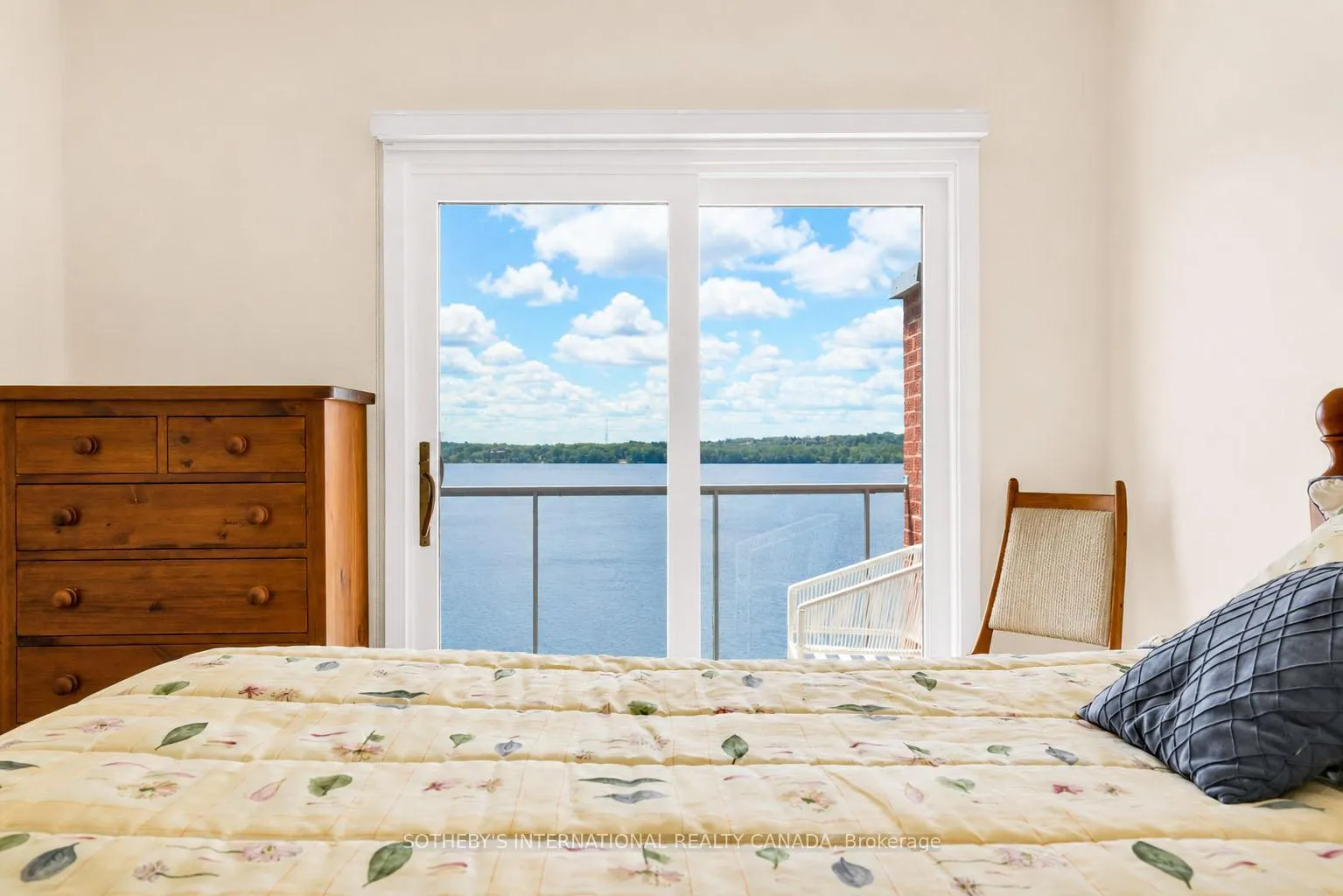 Photo 10 of Unit 303, 21 Kempenfelt Drive, Barrie, North Shore — HOMEH