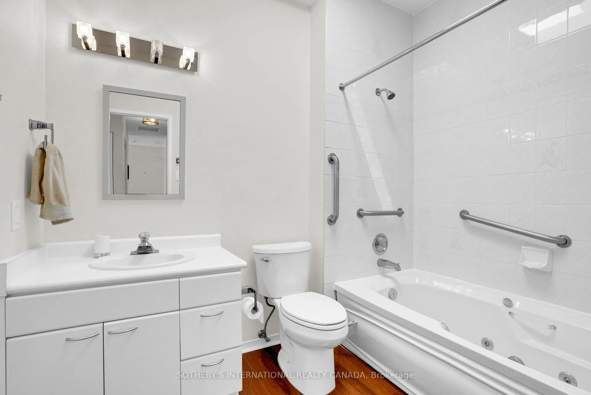 Photo 11 of Unit 303, 21 Kempenfelt Drive, Barrie, North Shore — HOMEH