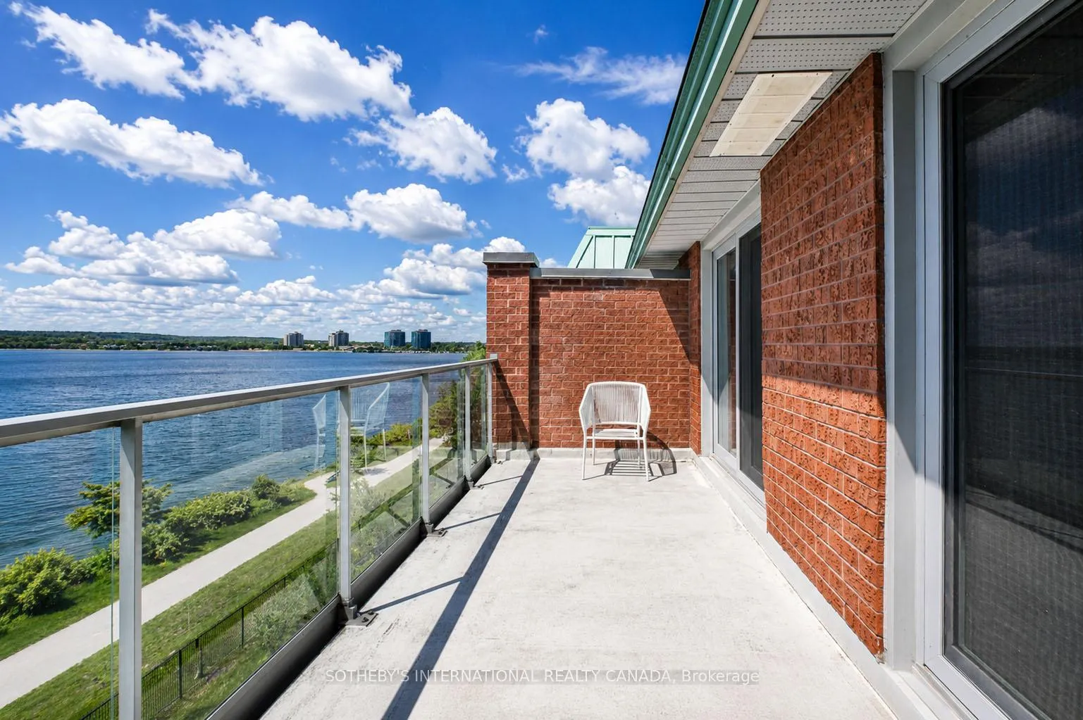Photo 12 of Unit 303, 21 Kempenfelt Drive, Barrie, North Shore — HOMEH