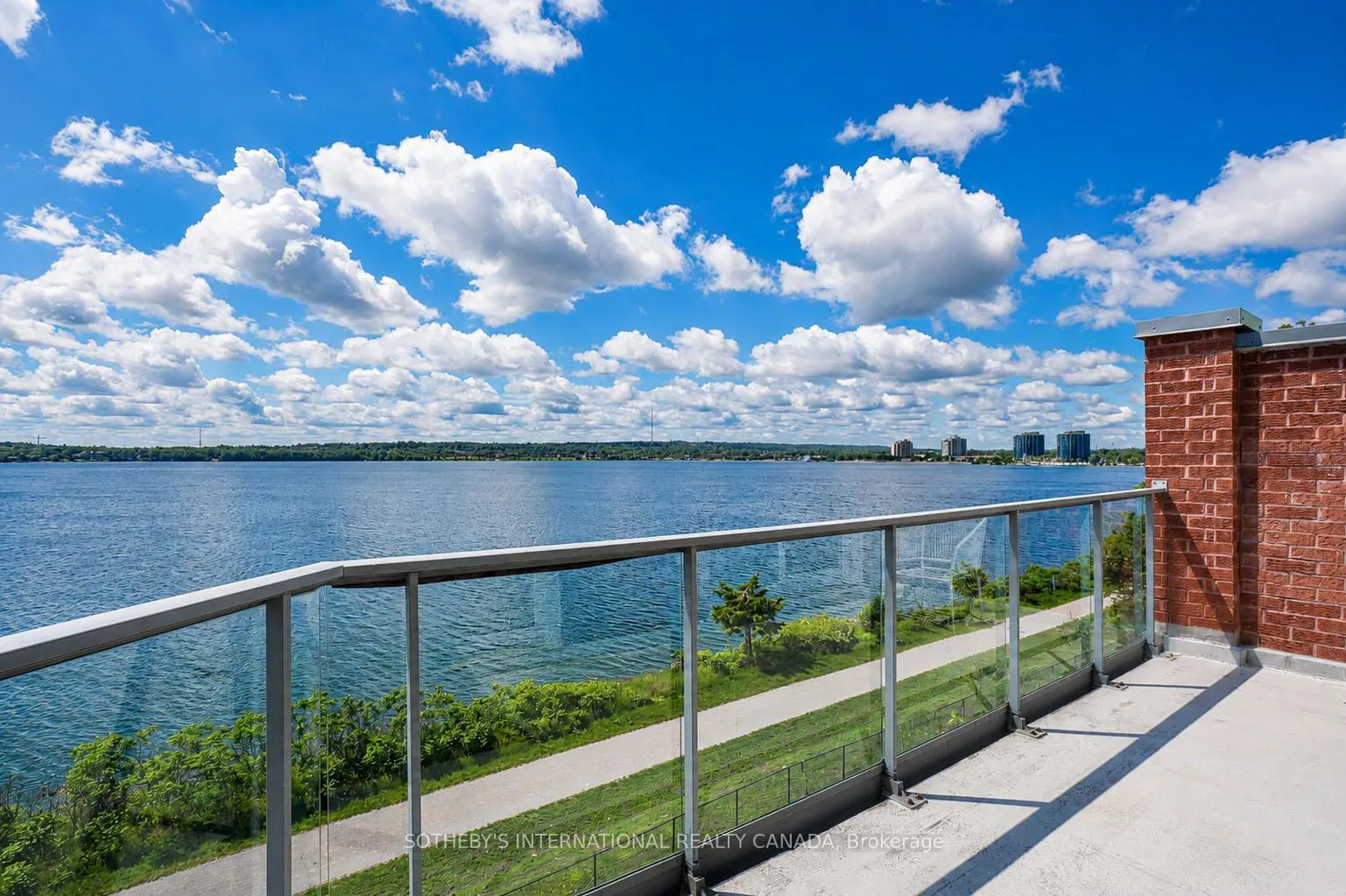 Photo 13 of Unit 303, 21 Kempenfelt Drive, Barrie, North Shore — HOMEH