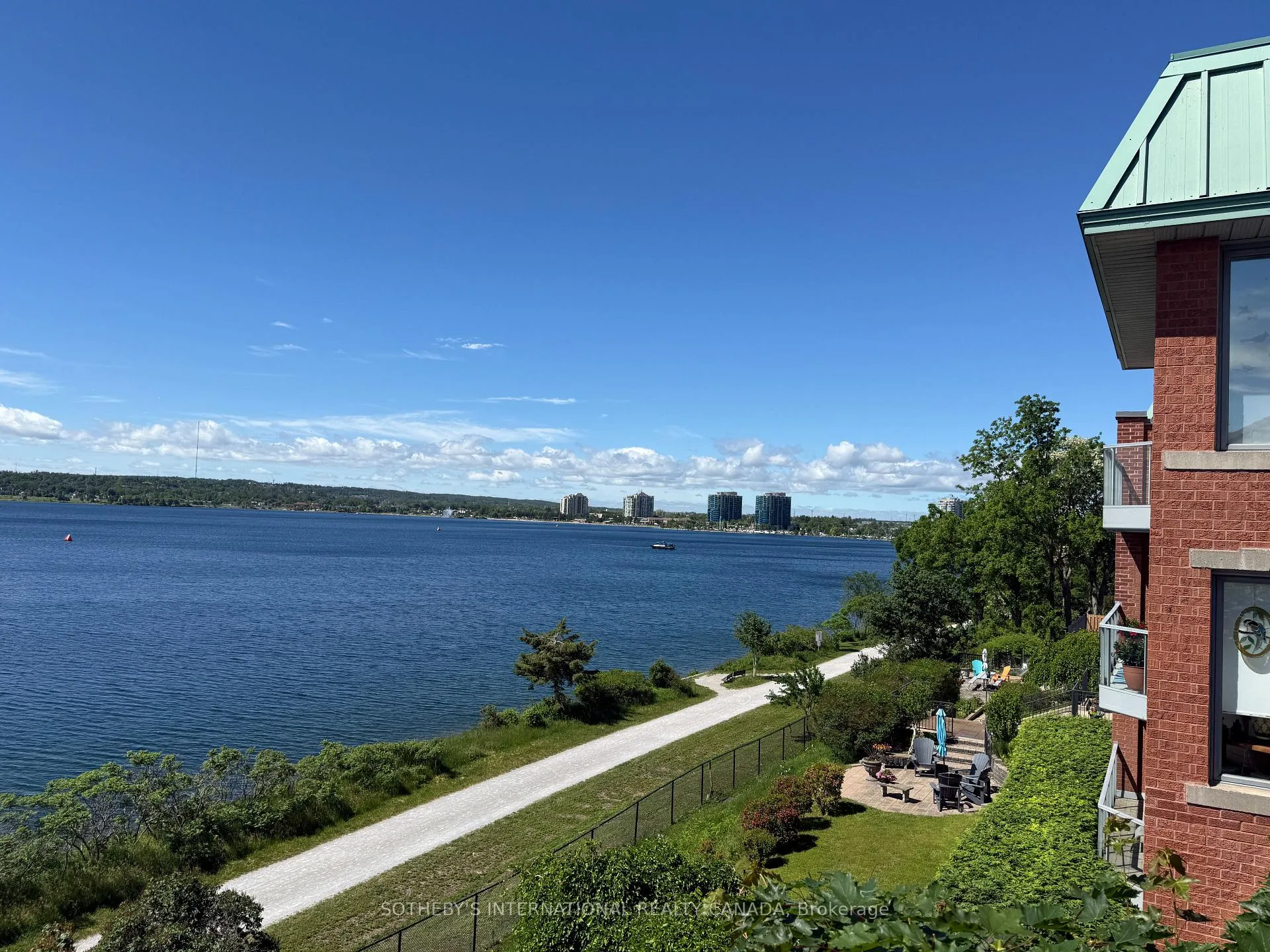 Photo 17 of Unit 303, 21 Kempenfelt Drive, Barrie, North Shore — HOMEH