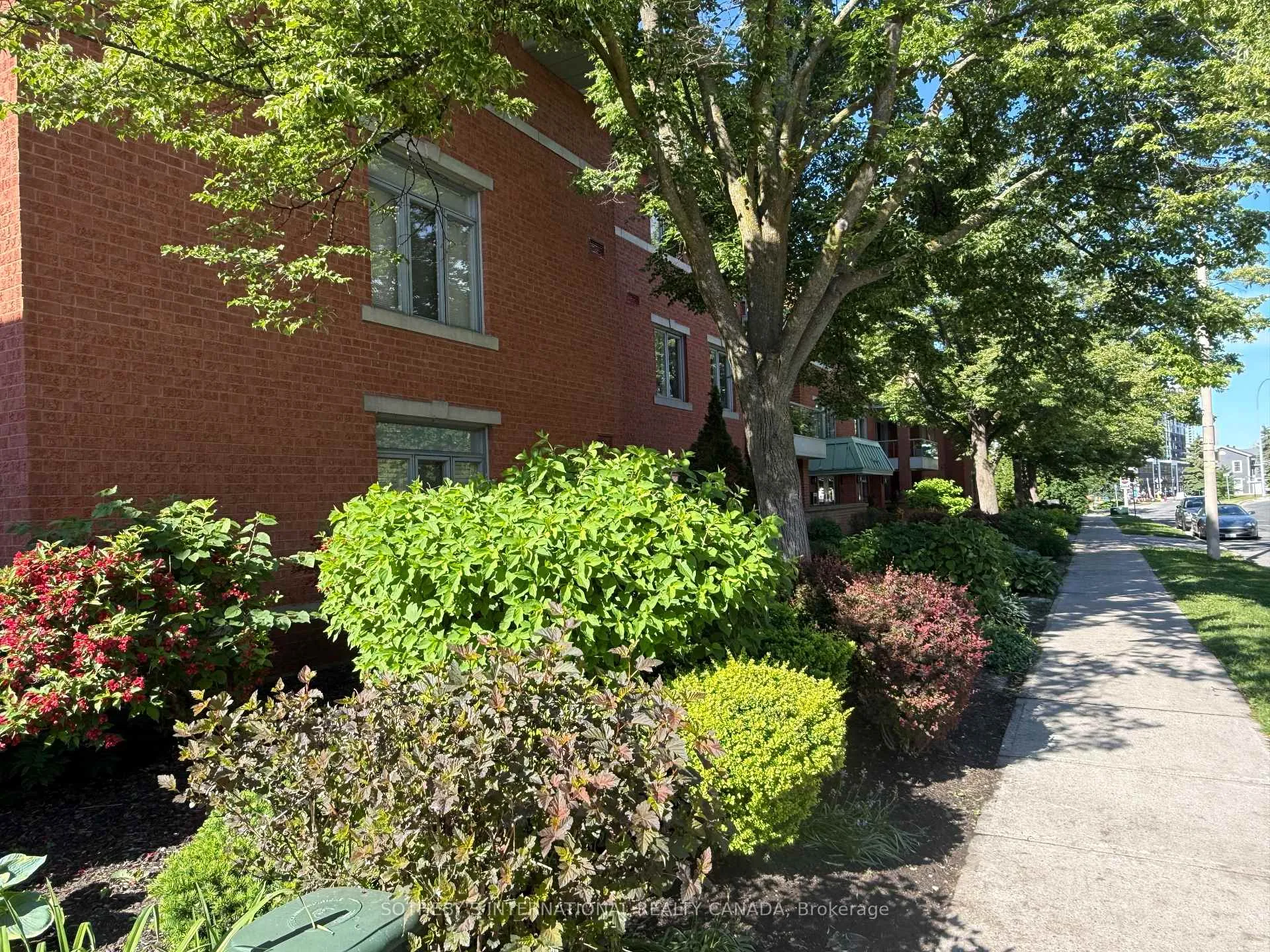 Photo 21 of Unit 303, 21 Kempenfelt Drive, Barrie, North Shore — HOMEH