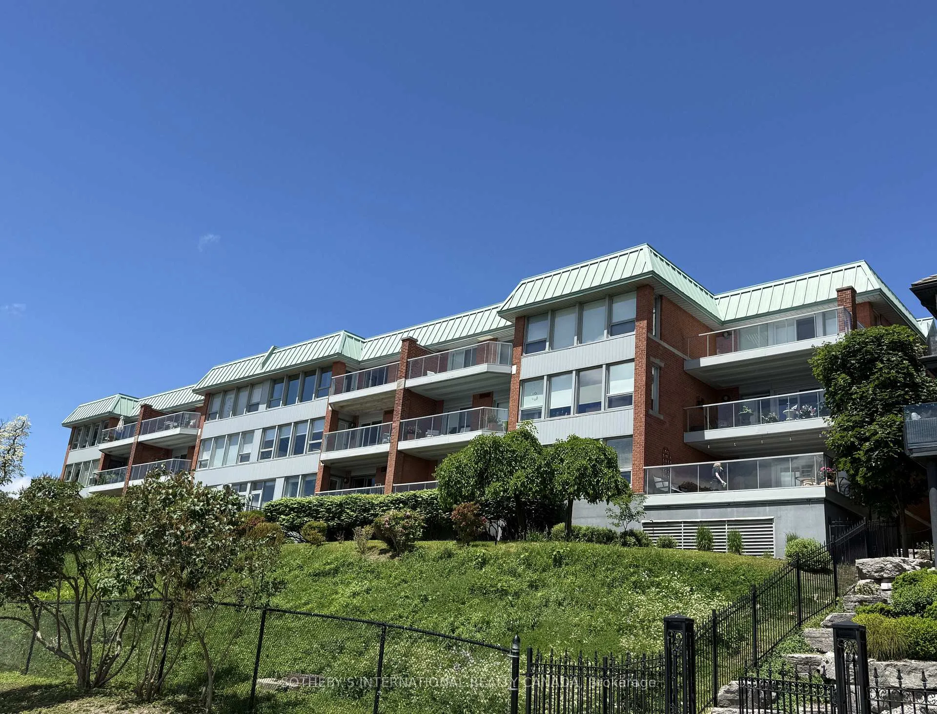 Photo 22 of Unit 303, 21 Kempenfelt Drive, Barrie, North Shore — HOMEH