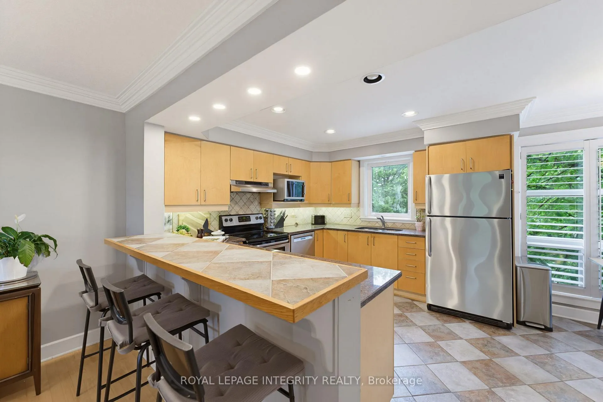 Photo 10 of 81 Robinson Avenue, Ottawa, Sandy Hill — HOMEH