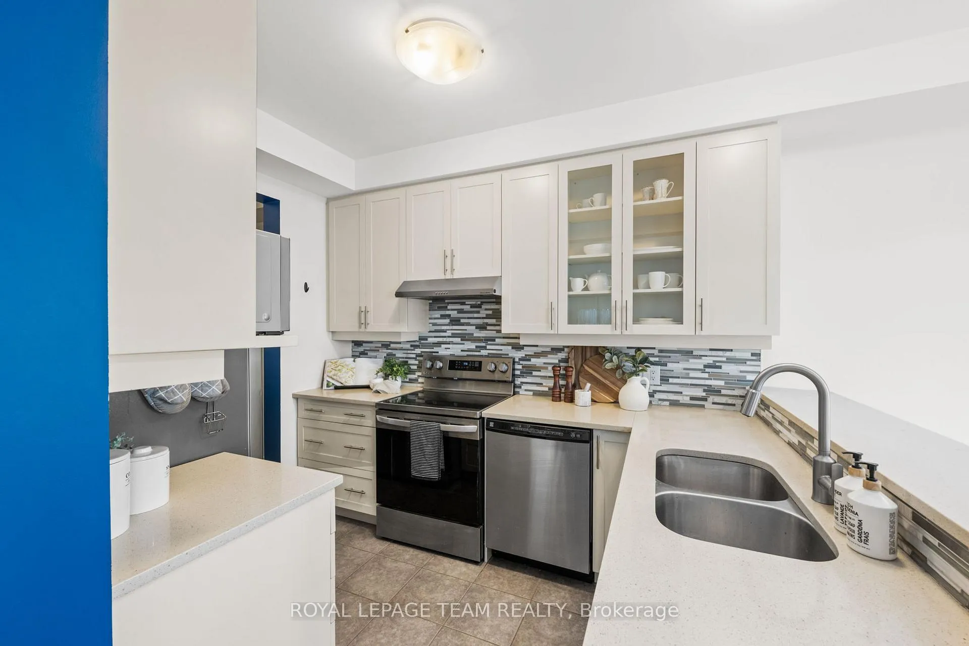 Photo 15 of 102 Lochnaw Private, Ottawa, Barrhaven - Stonebridge — HOMEH