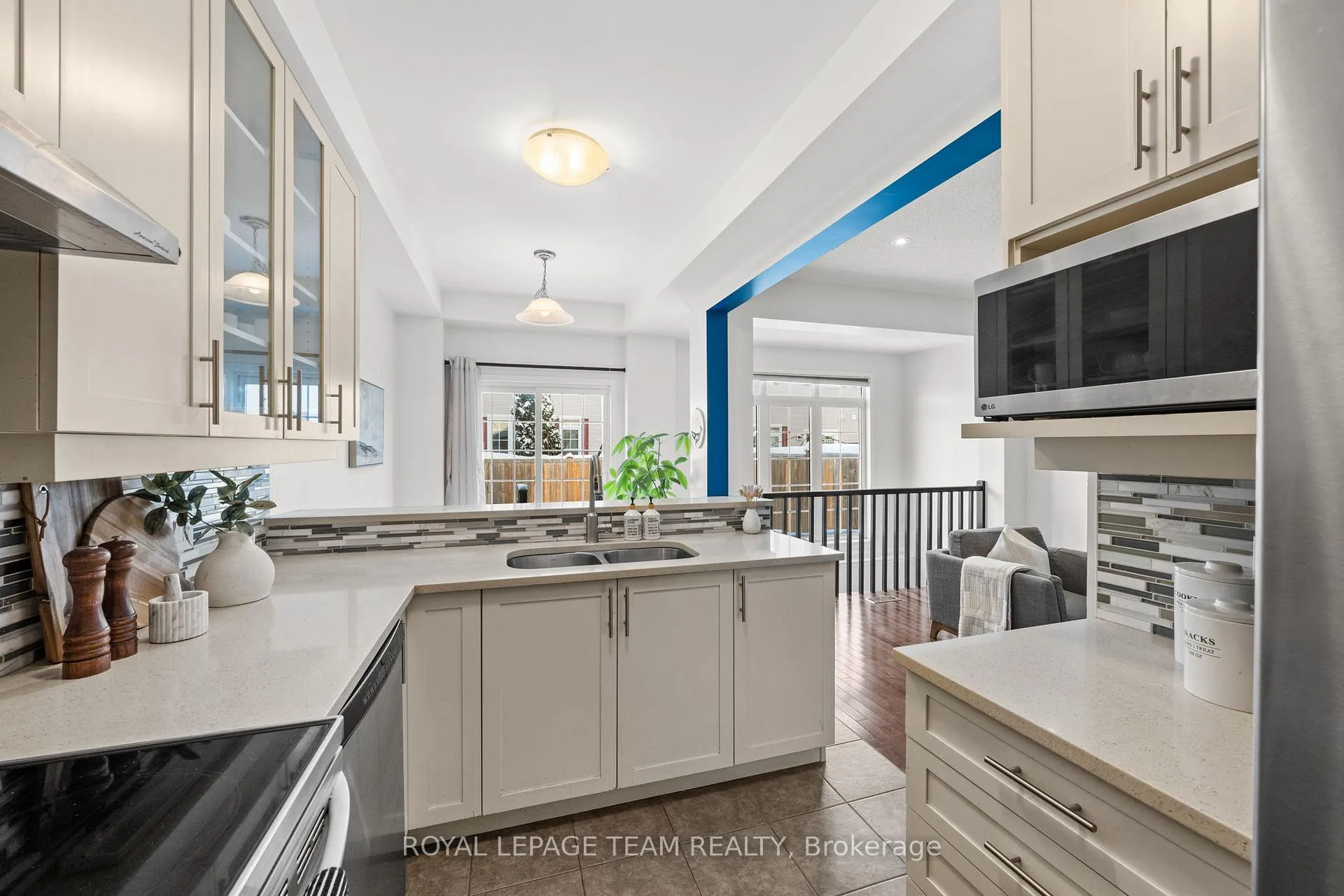 Photo 19 of 102 Lochnaw Private, Ottawa, Barrhaven - Stonebridge — HOMEH