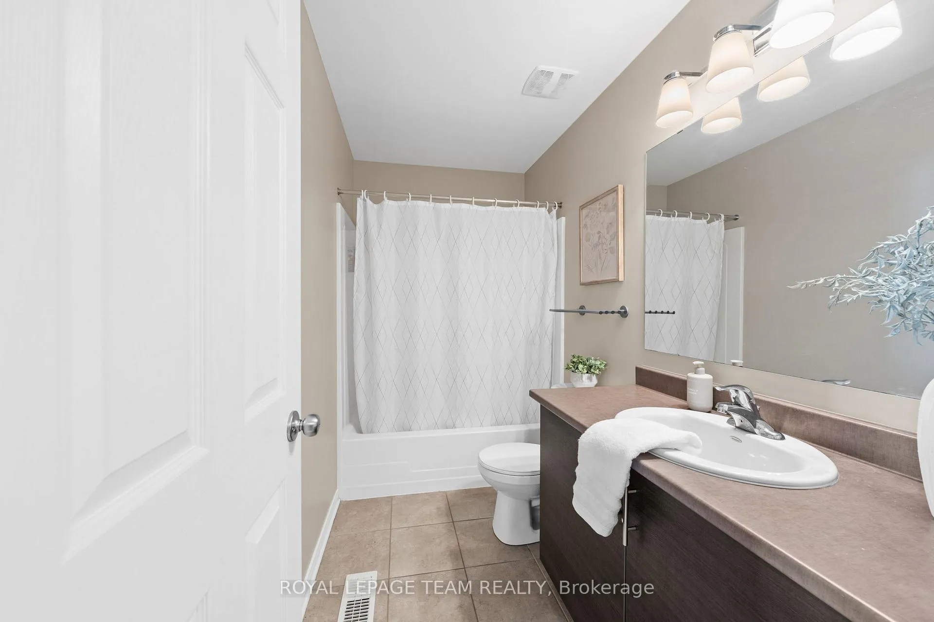 Photo 36 of 102 Lochnaw Private, Ottawa, Barrhaven - Stonebridge — HOMEH