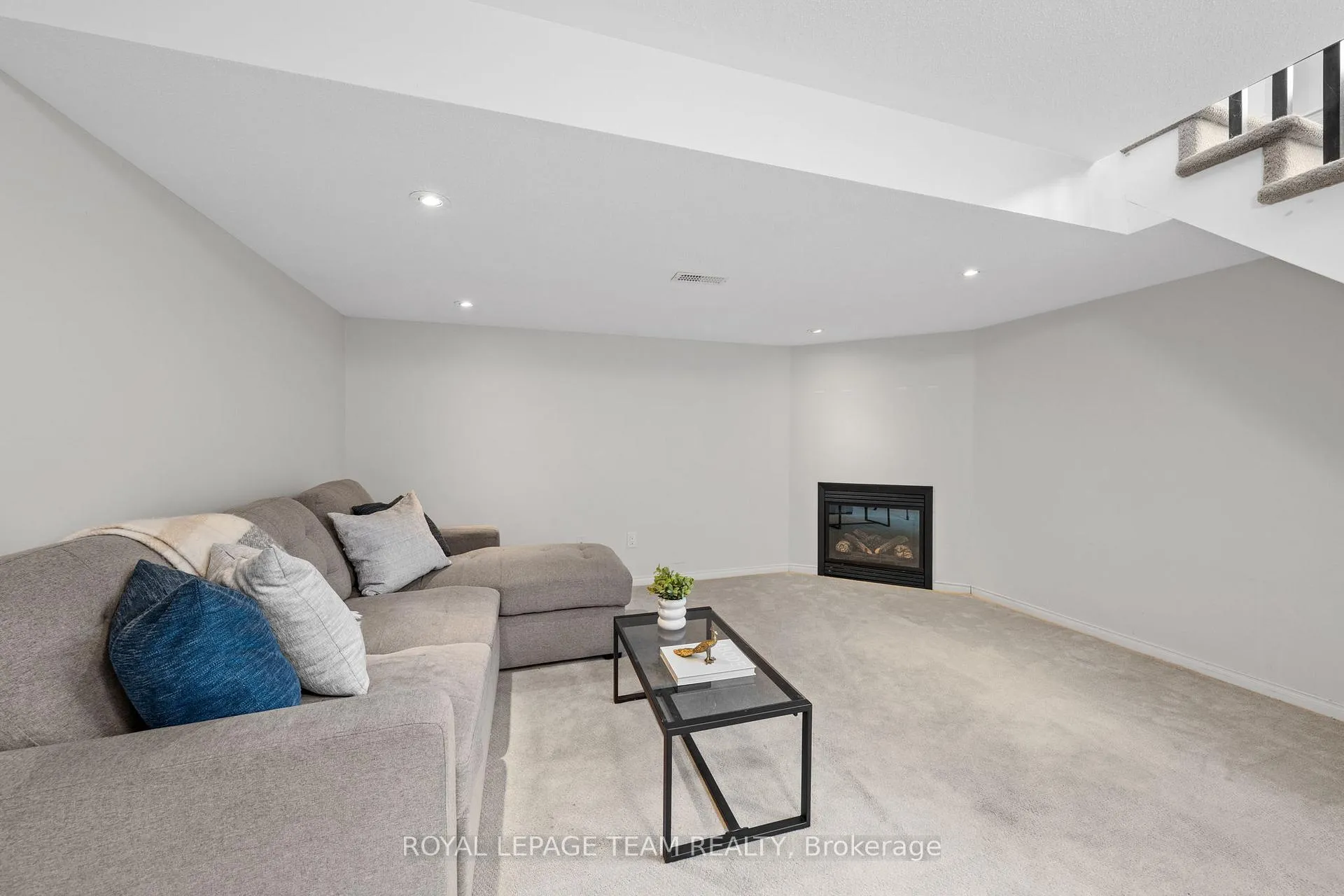 Photo 43 of 102 Lochnaw Private, Ottawa, Barrhaven - Stonebridge — HOMEH
