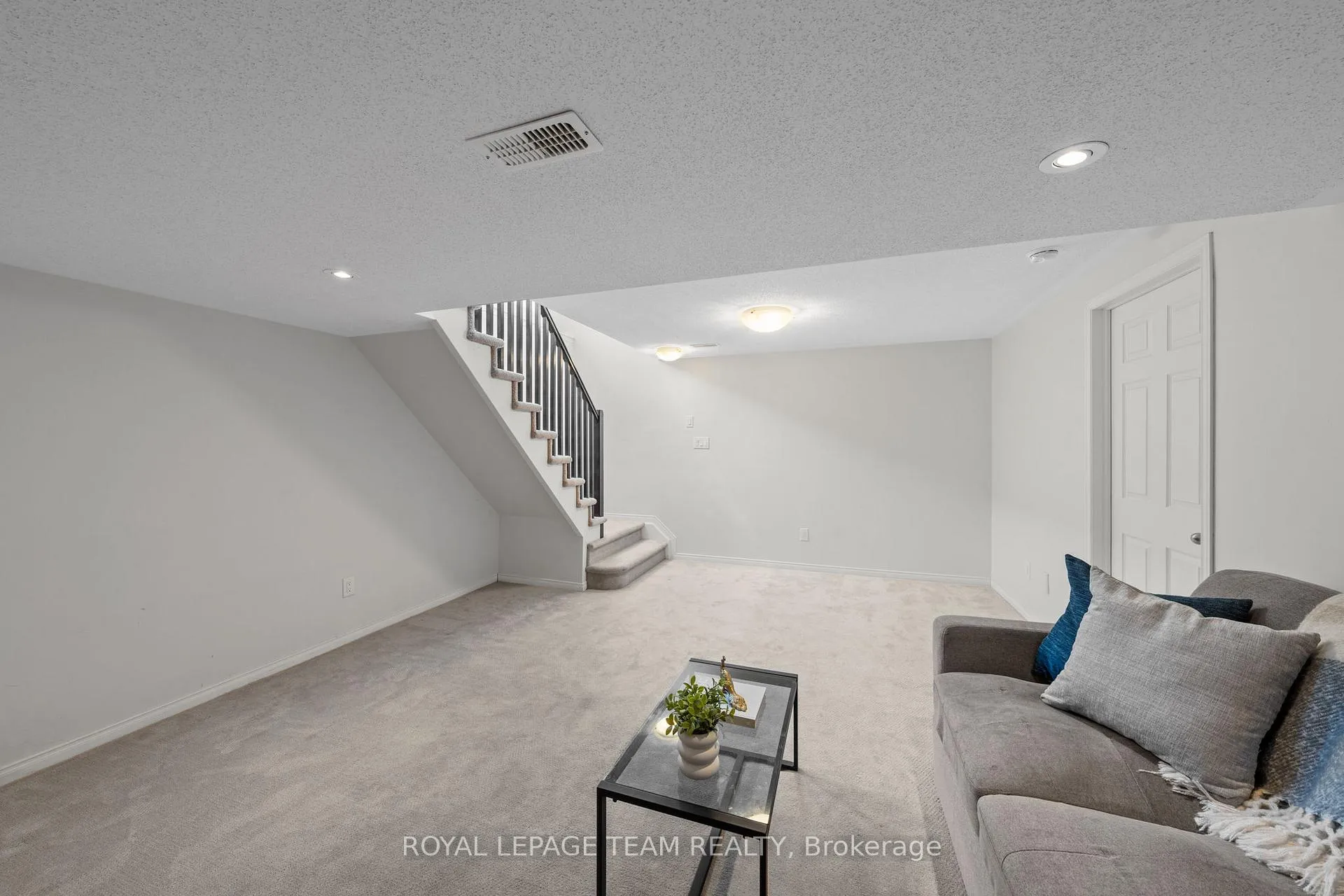 Photo 45 of 102 Lochnaw Private, Ottawa, Barrhaven - Stonebridge — HOMEH