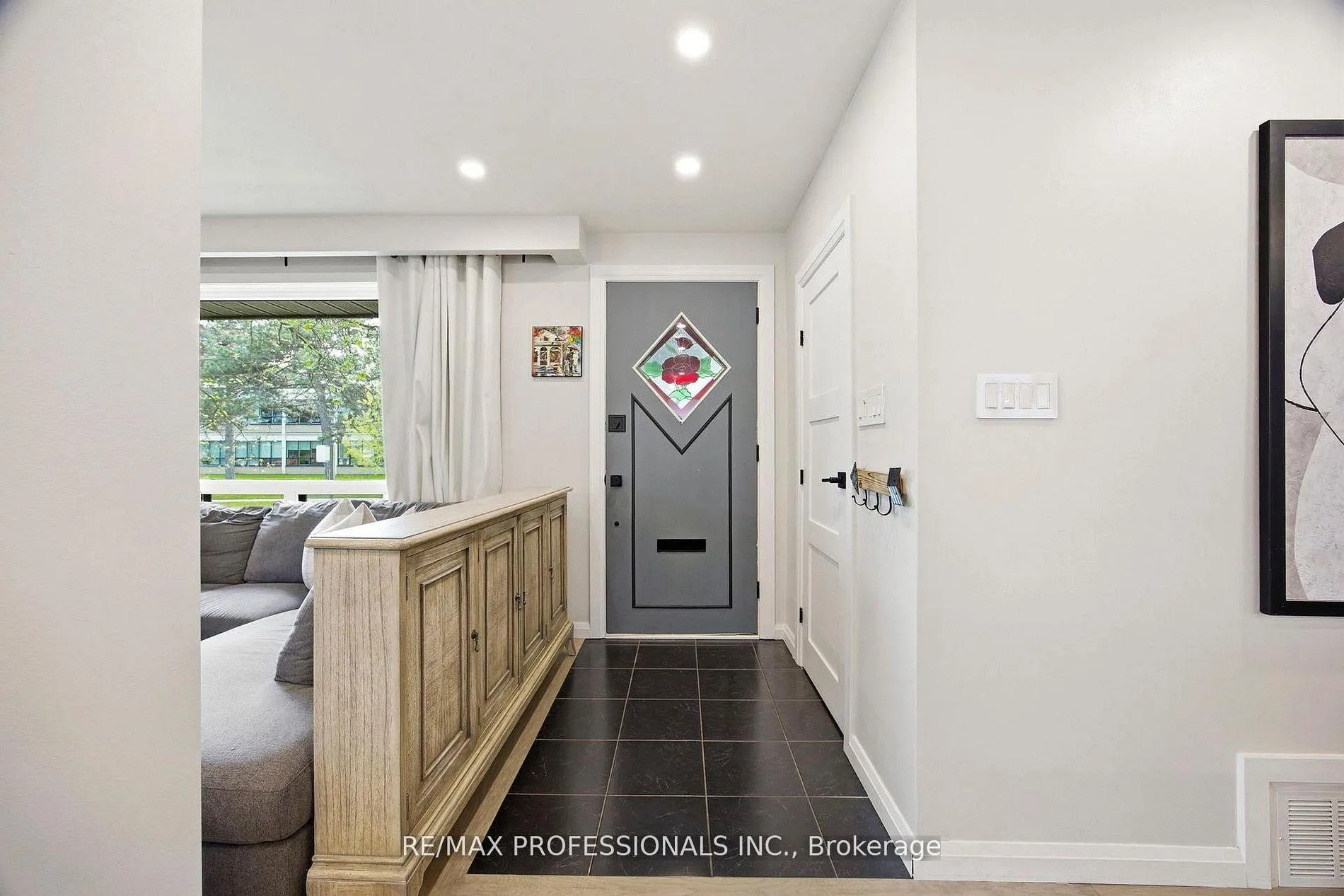 Photo 2 of 33 Brampton Road, Etobicoke, Willowridge-Martingrove-Richview — HOMEH