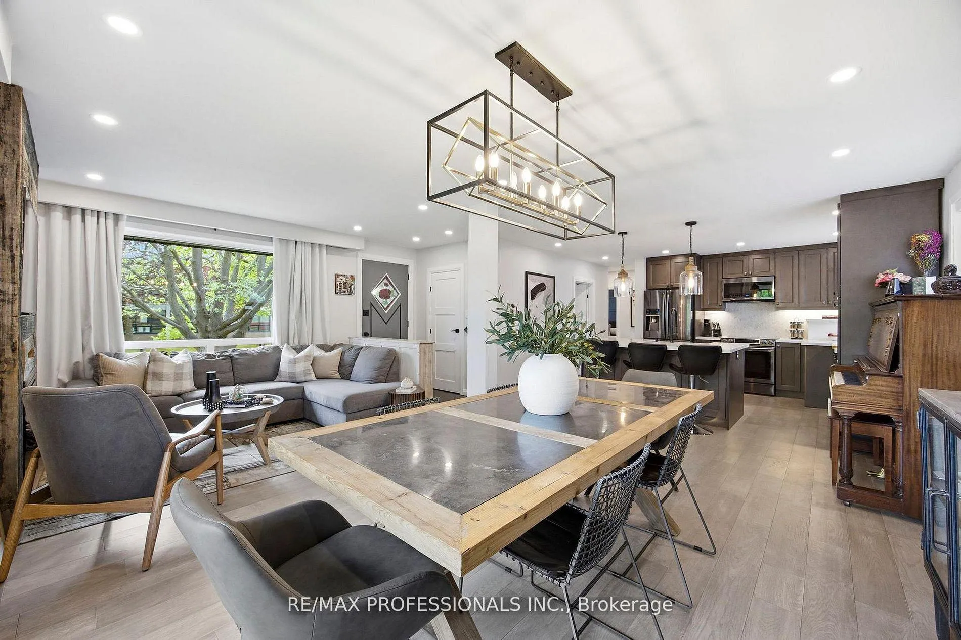 Photo 7 of 33 Brampton Road, Etobicoke, Willowridge-Martingrove-Richview — HOMEH