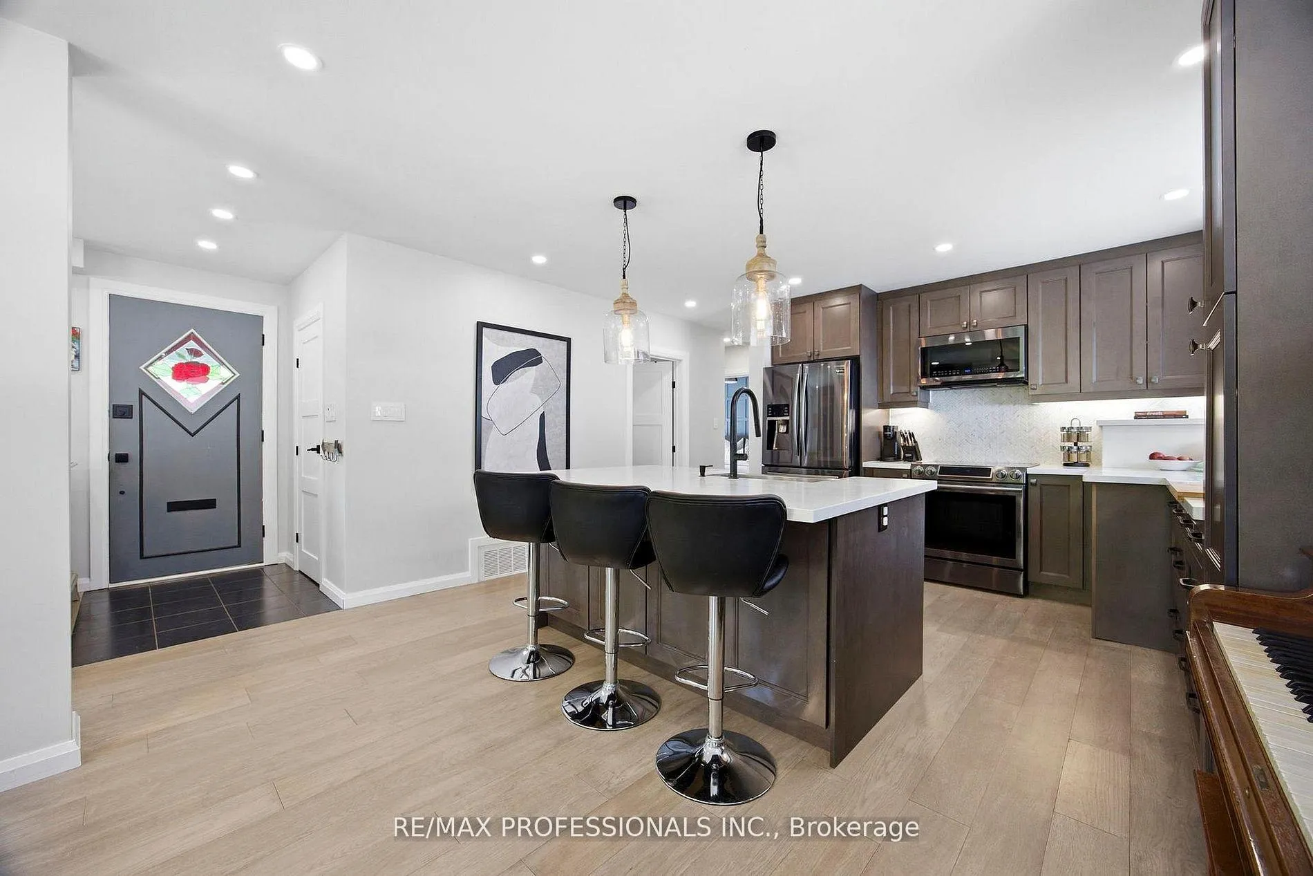 Photo 8 of 33 Brampton Road, Etobicoke, Willowridge-Martingrove-Richview — HOMEH