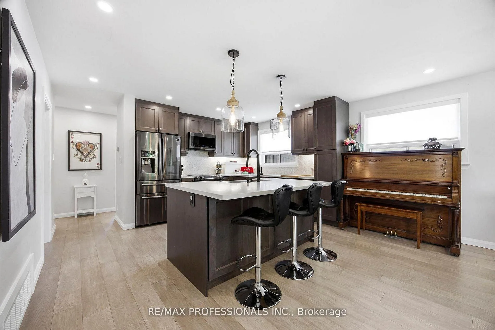 Photo 9 of 33 Brampton Road, Etobicoke, Willowridge-Martingrove-Richview — HOMEH