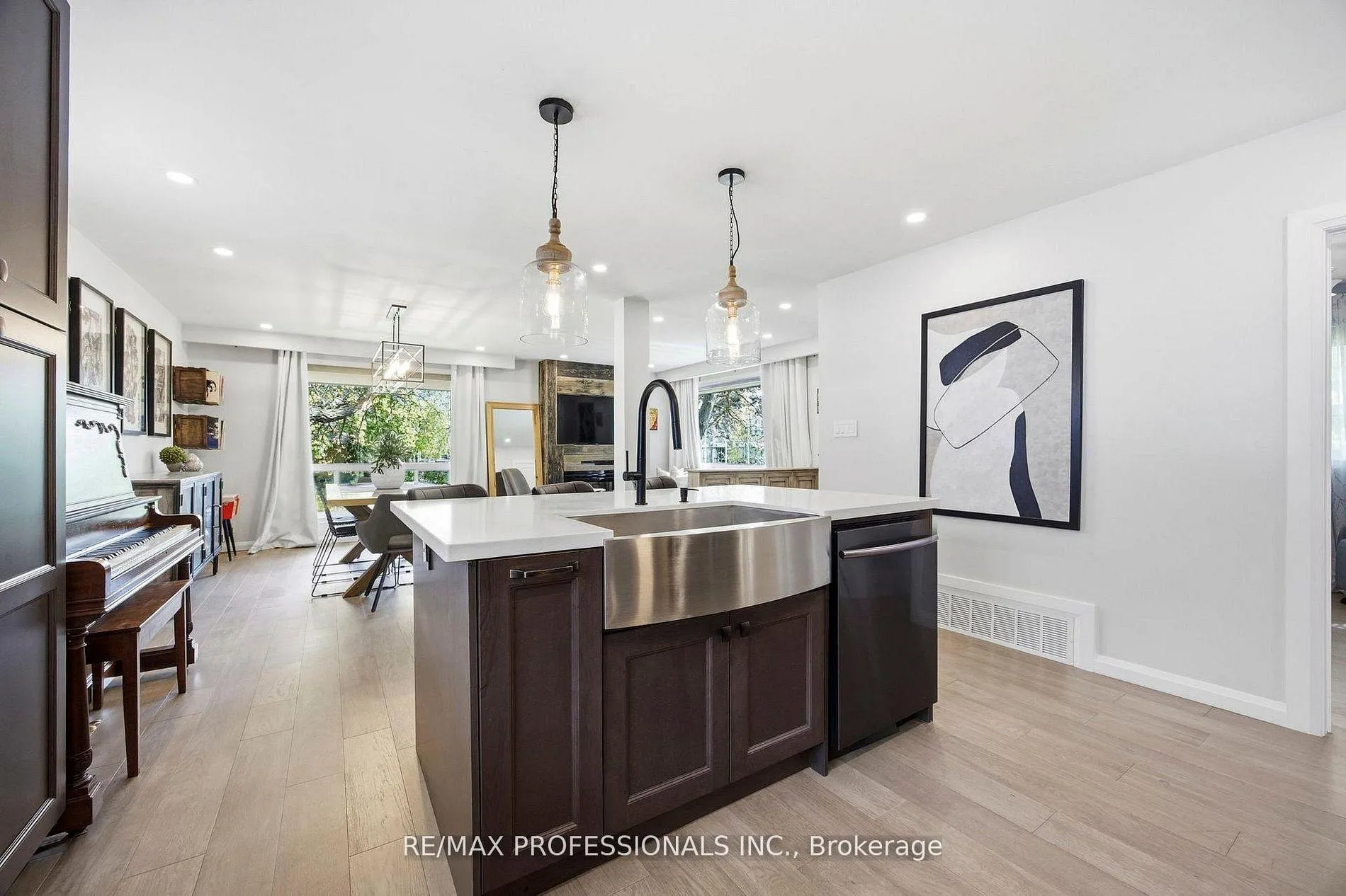 Photo 12 of 33 Brampton Road, Etobicoke, Willowridge-Martingrove-Richview — HOMEH