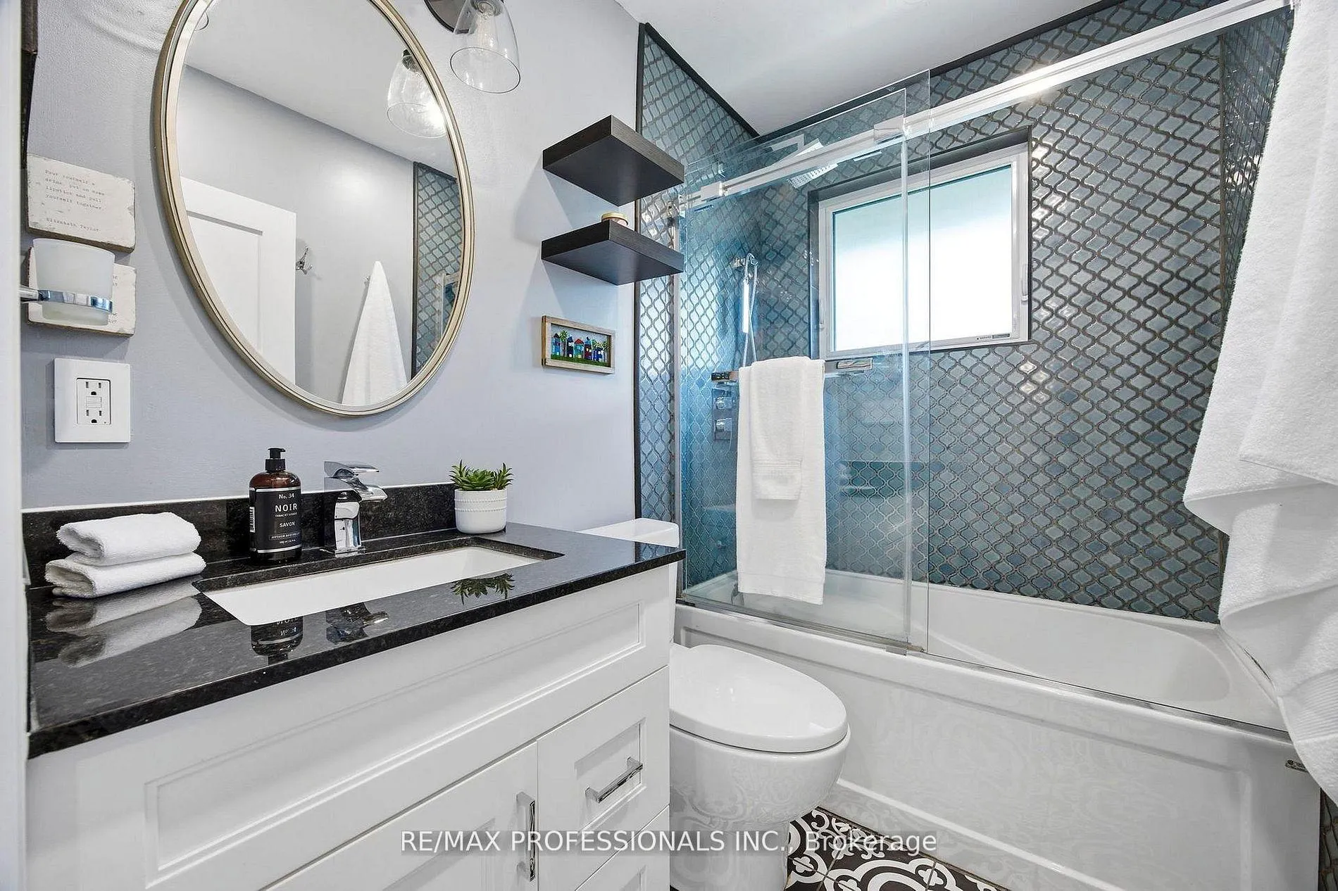 Photo 15 of 33 Brampton Road, Etobicoke, Willowridge-Martingrove-Richview — HOMEH