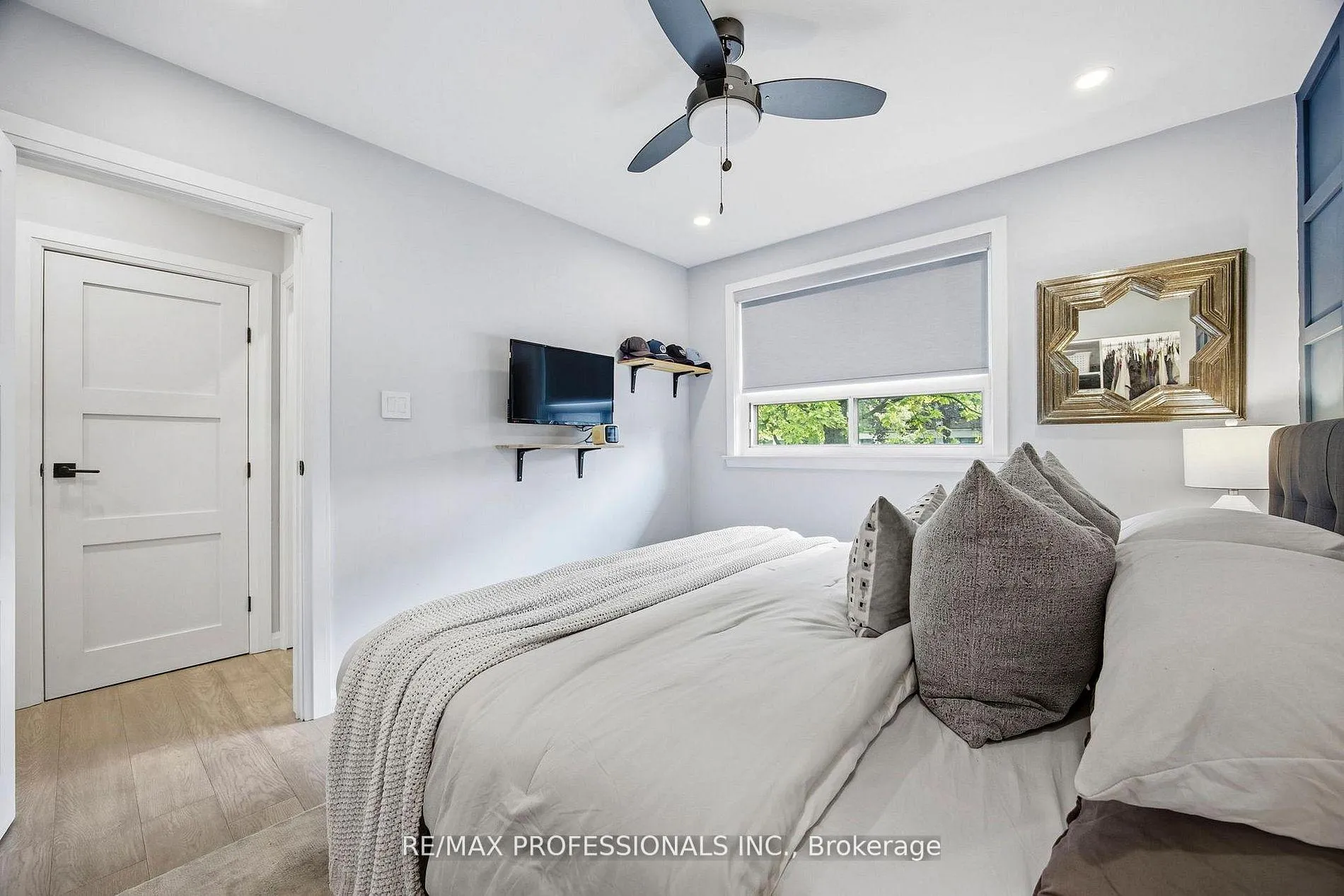 Photo 17 of 33 Brampton Road, Etobicoke, Willowridge-Martingrove-Richview — HOMEH