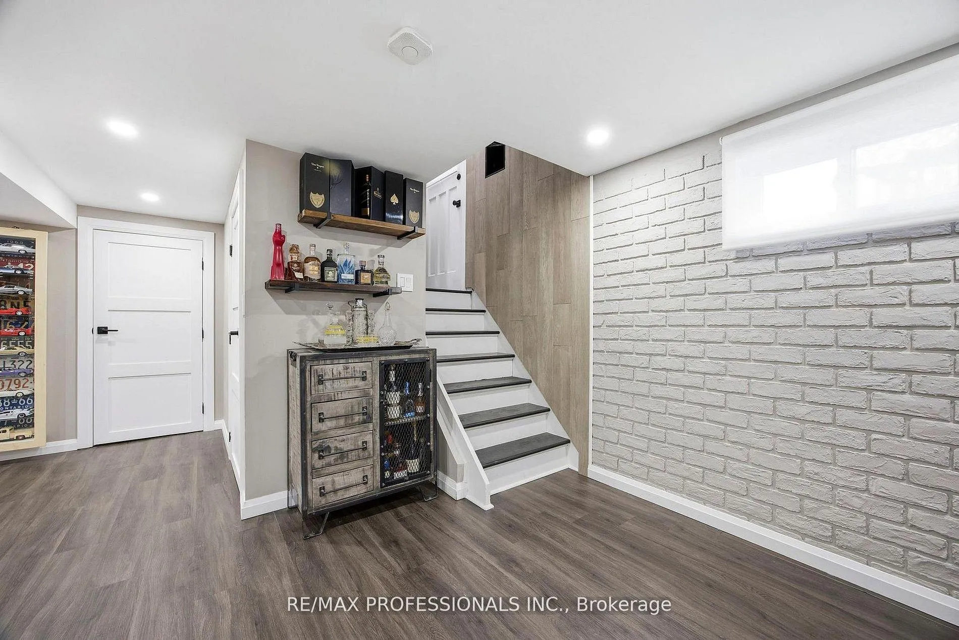 Photo 22 of 33 Brampton Road, Etobicoke, Willowridge-Martingrove-Richview — HOMEH