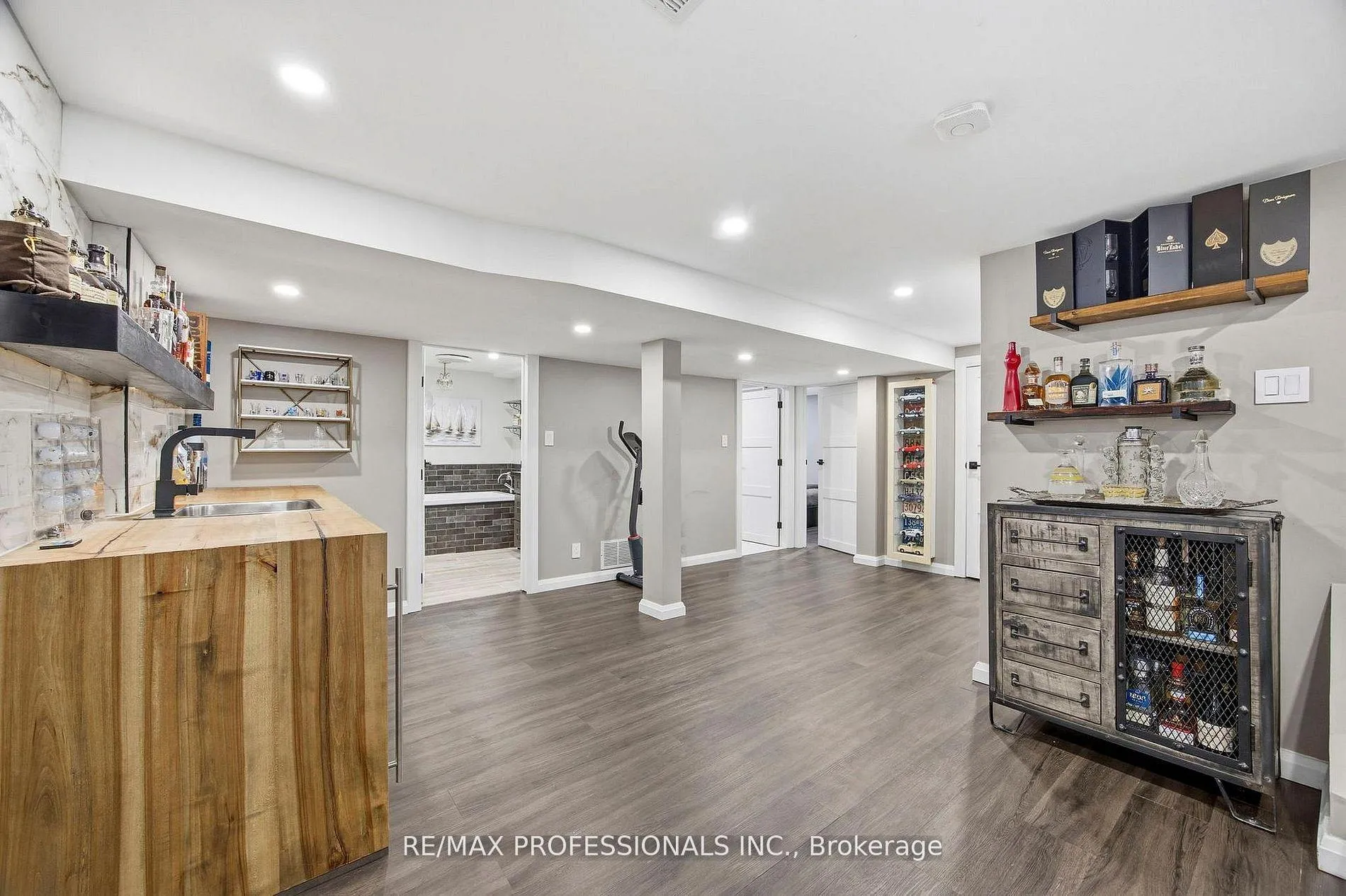 Photo 23 of 33 Brampton Road, Etobicoke, Willowridge-Martingrove-Richview — HOMEH
