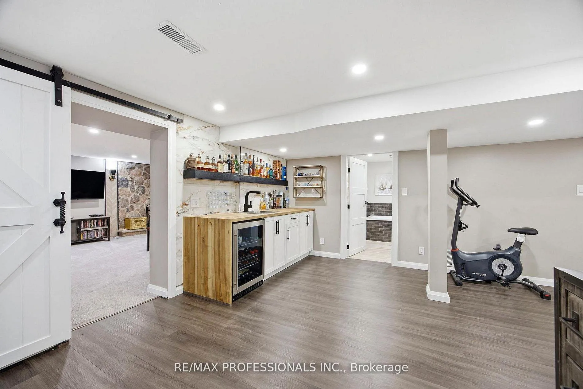 Photo 24 of 33 Brampton Road, Etobicoke, Willowridge-Martingrove-Richview — HOMEH