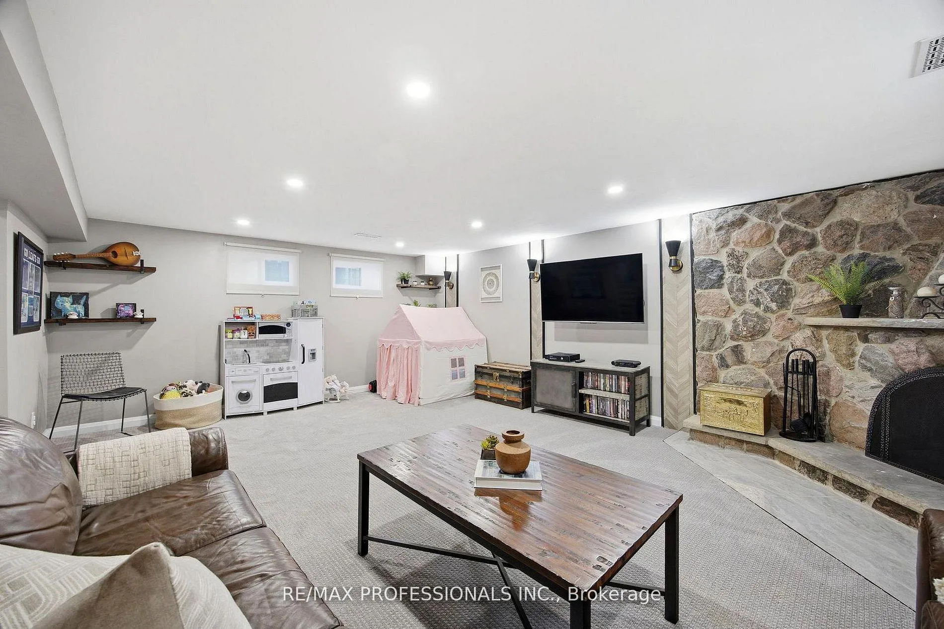Photo 27 of 33 Brampton Road, Etobicoke, Willowridge-Martingrove-Richview — HOMEH