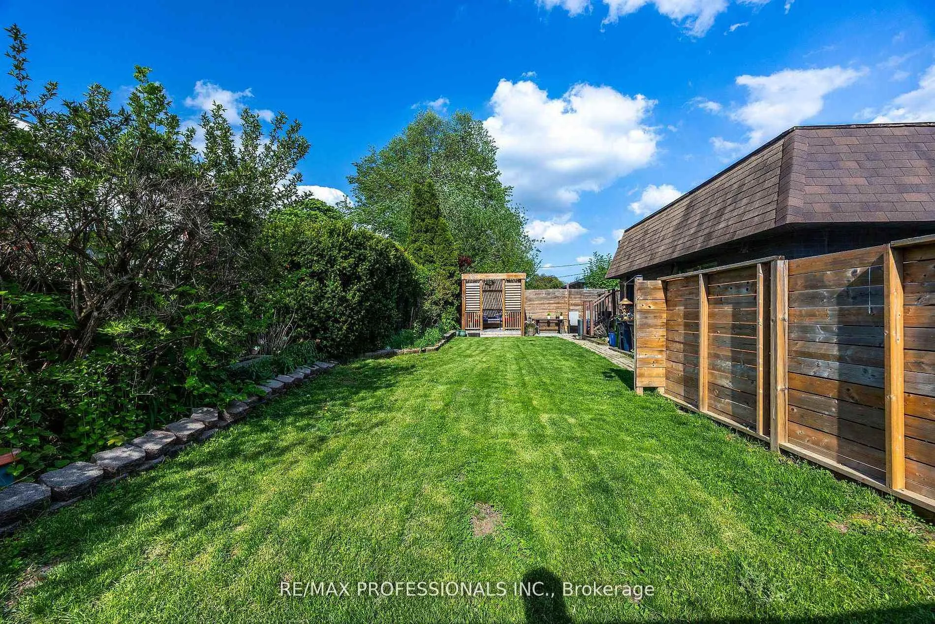 Photo 34 of 33 Brampton Road, Etobicoke, Willowridge-Martingrove-Richview — HOMEH