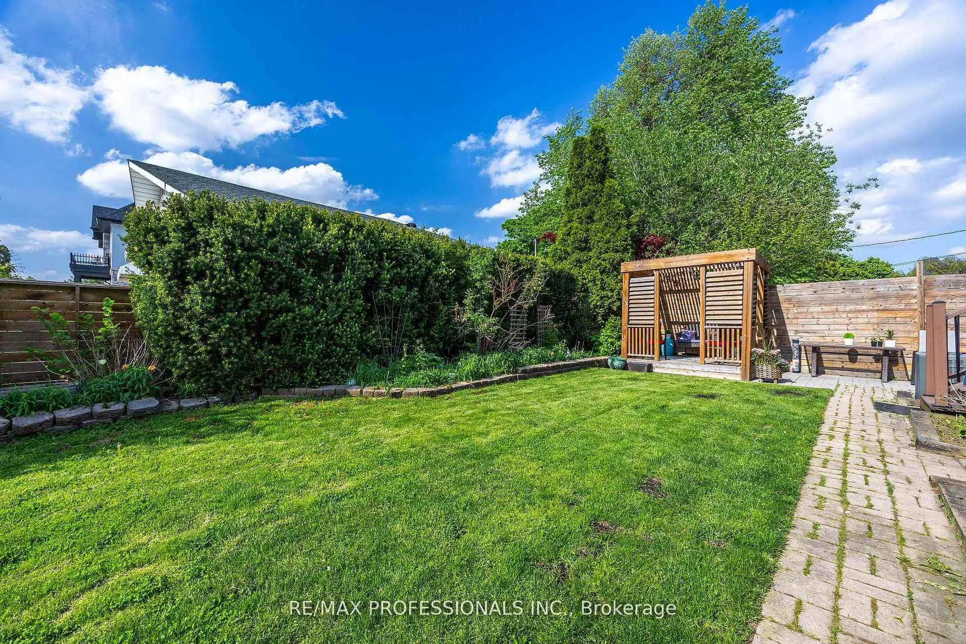 Photo 35 of 33 Brampton Road, Etobicoke, Willowridge-Martingrove-Richview — HOMEH