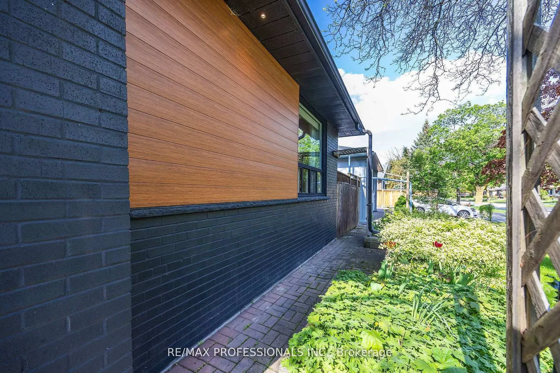 Photo 38 of 33 Brampton Road, Etobicoke, Willowridge-Martingrove-Richview — HOMEH