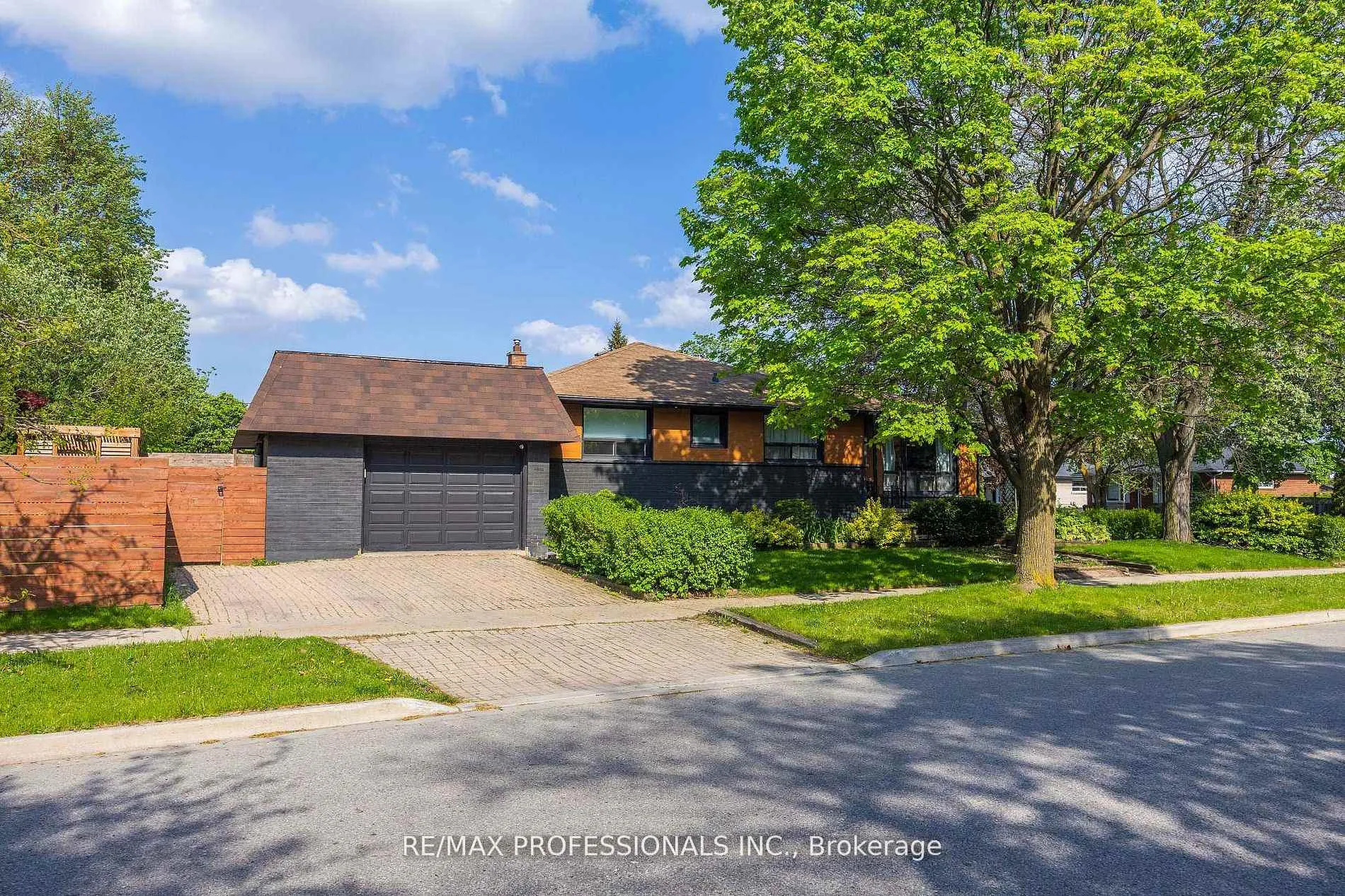 Photo 40 of 33 Brampton Road, Etobicoke, Willowridge-Martingrove-Richview — HOMEH