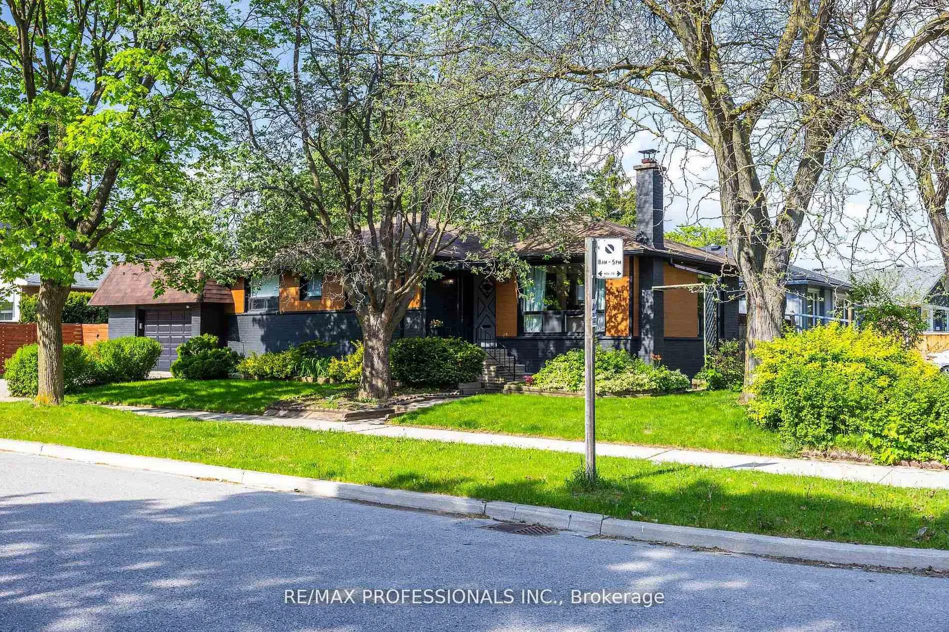 Photo 41 of 33 Brampton Road, Etobicoke, Willowridge-Martingrove-Richview — HOMEH