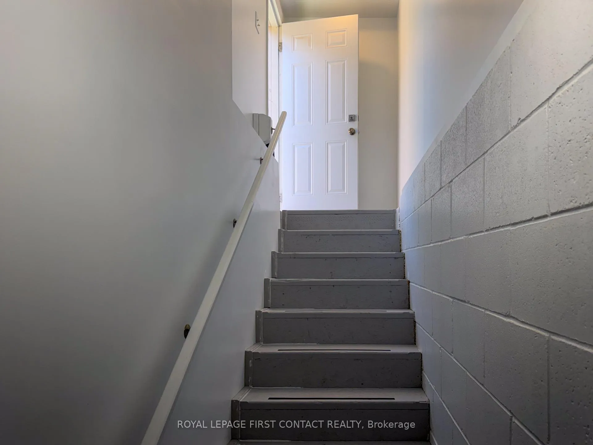 Photo 3 of Unit Lower, 1 Benson Drive, Barrie, Sandy Hollow — HOMEH