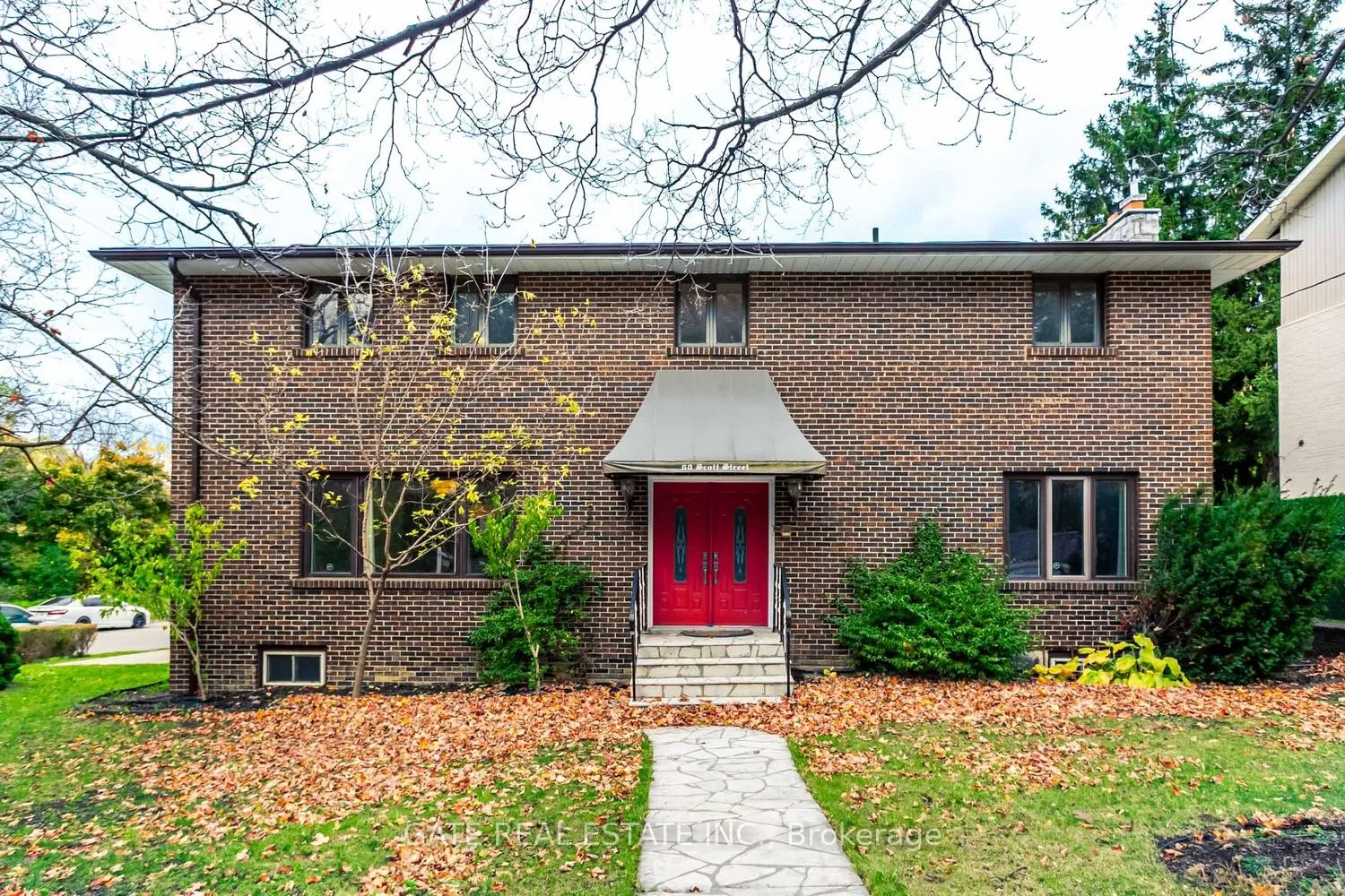 Photo 3 of 60 Scott Street, Brampton, Downtown Brampton — HOMEH