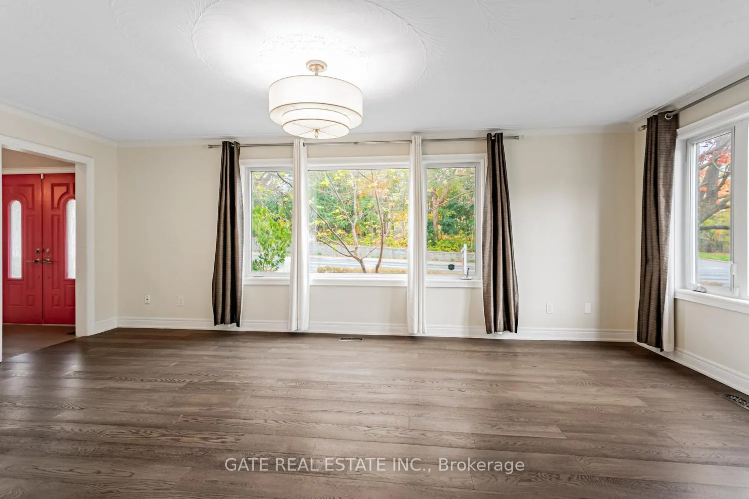 Photo 4 of 60 Scott Street, Brampton, Downtown Brampton — HOMEH
