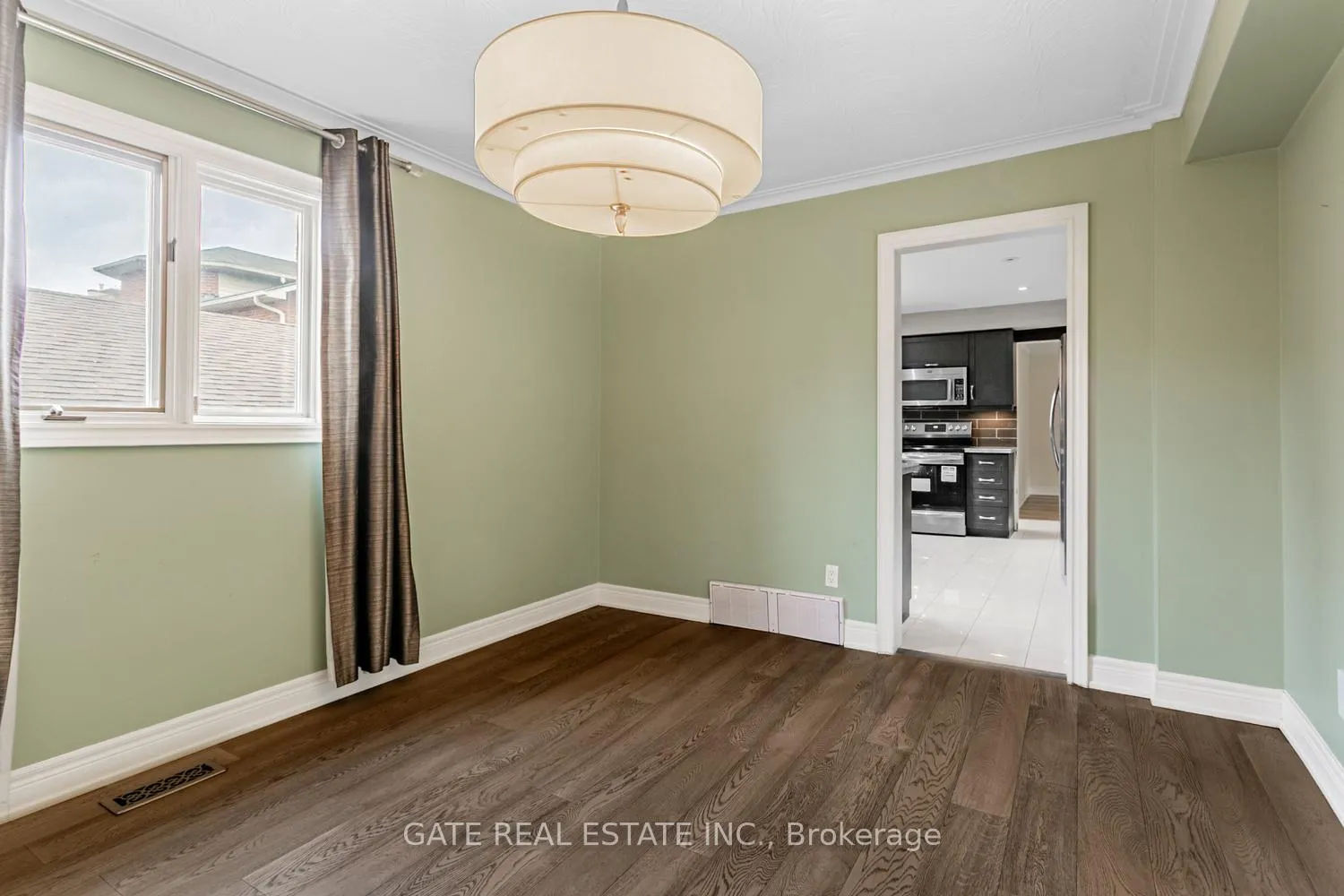 Photo 7 of 60 Scott Street, Brampton, Downtown Brampton — HOMEH