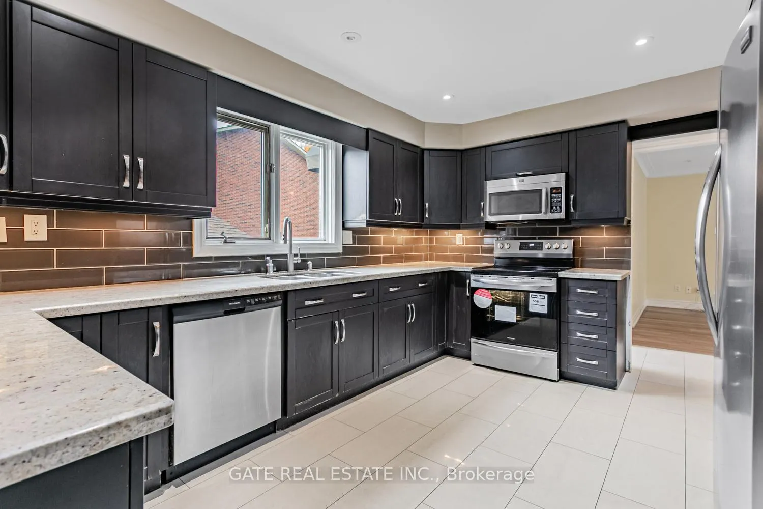 Photo 9 of 60 Scott Street, Brampton, Downtown Brampton — HOMEH