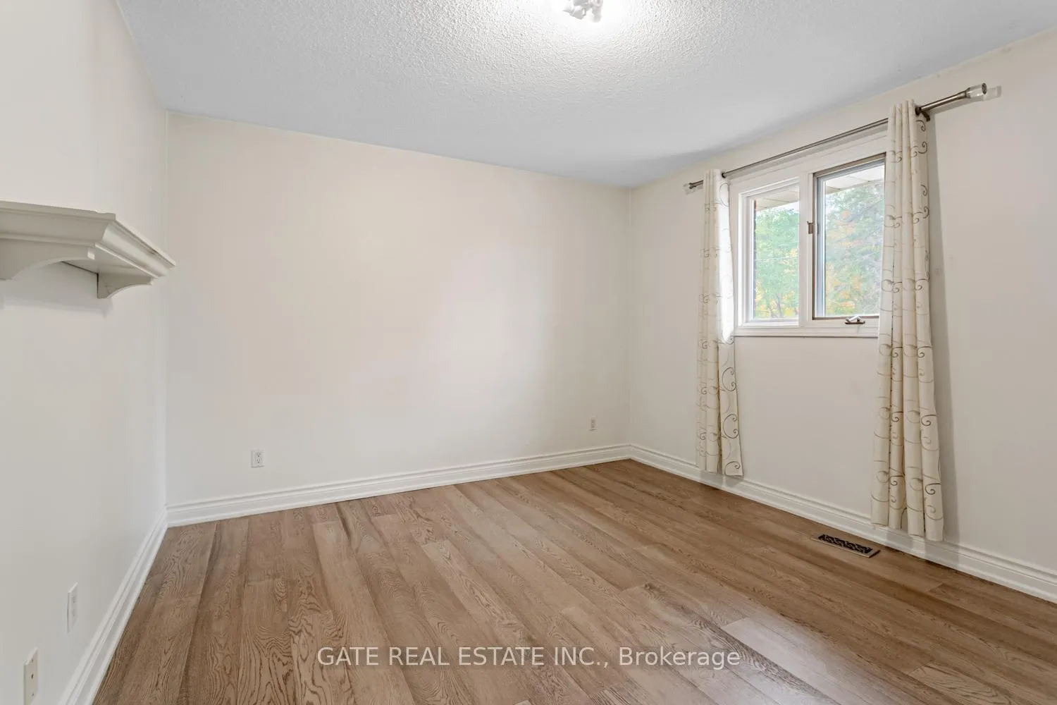 Photo 14 of 60 Scott Street, Brampton, Downtown Brampton — HOMEH