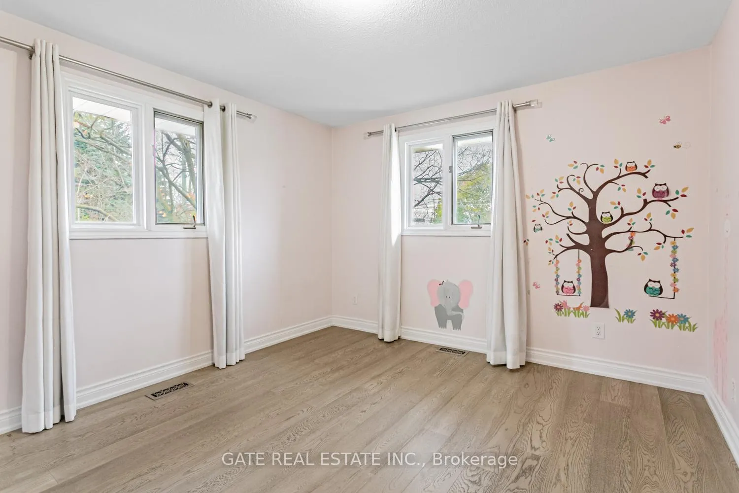 Photo 19 of 60 Scott Street, Brampton, Downtown Brampton — HOMEH