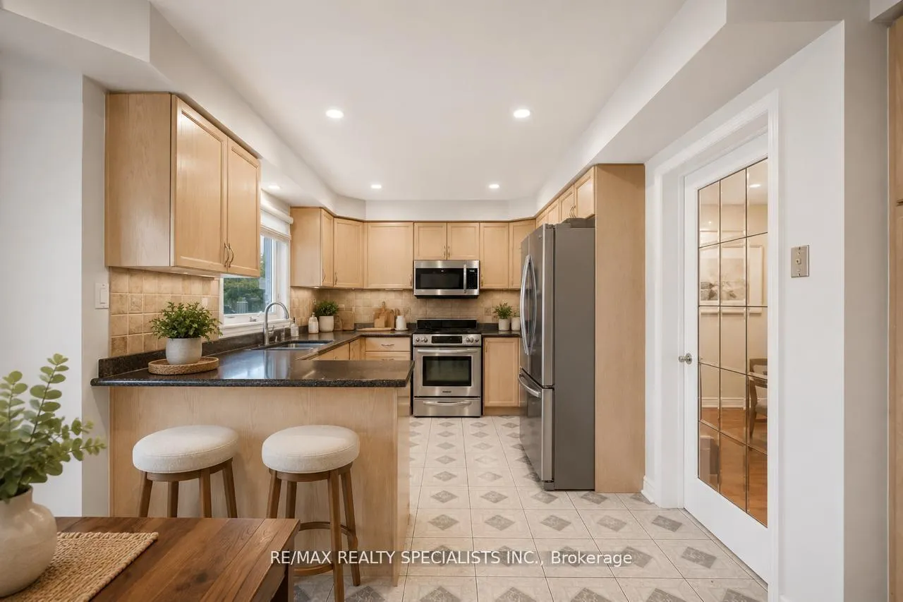 Photo 8 of 15 Eagleridge Drive, Brampton, Sandringham-Wellington — HOMEH