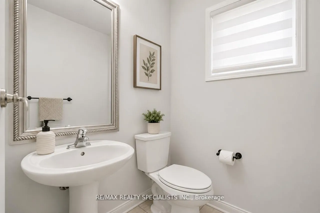 Photo 9 of 15 Eagleridge Drive, Brampton, Sandringham-Wellington — HOMEH