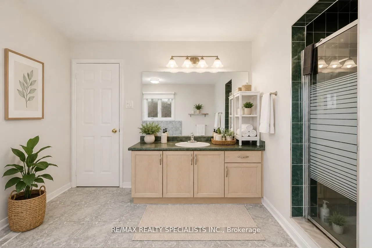 Photo 14 of 15 Eagleridge Drive, Brampton, Sandringham-Wellington — HOMEH