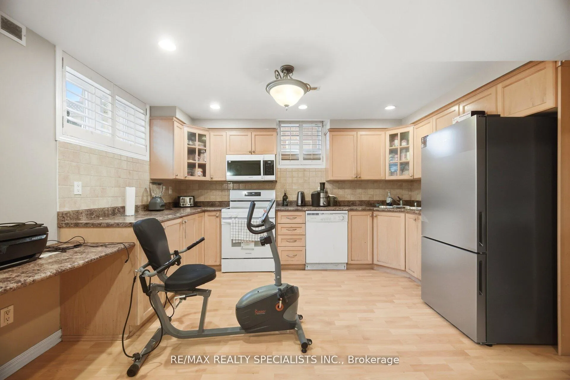 Photo 25 of 15 Eagleridge Drive, Brampton, Sandringham-Wellington — HOMEH