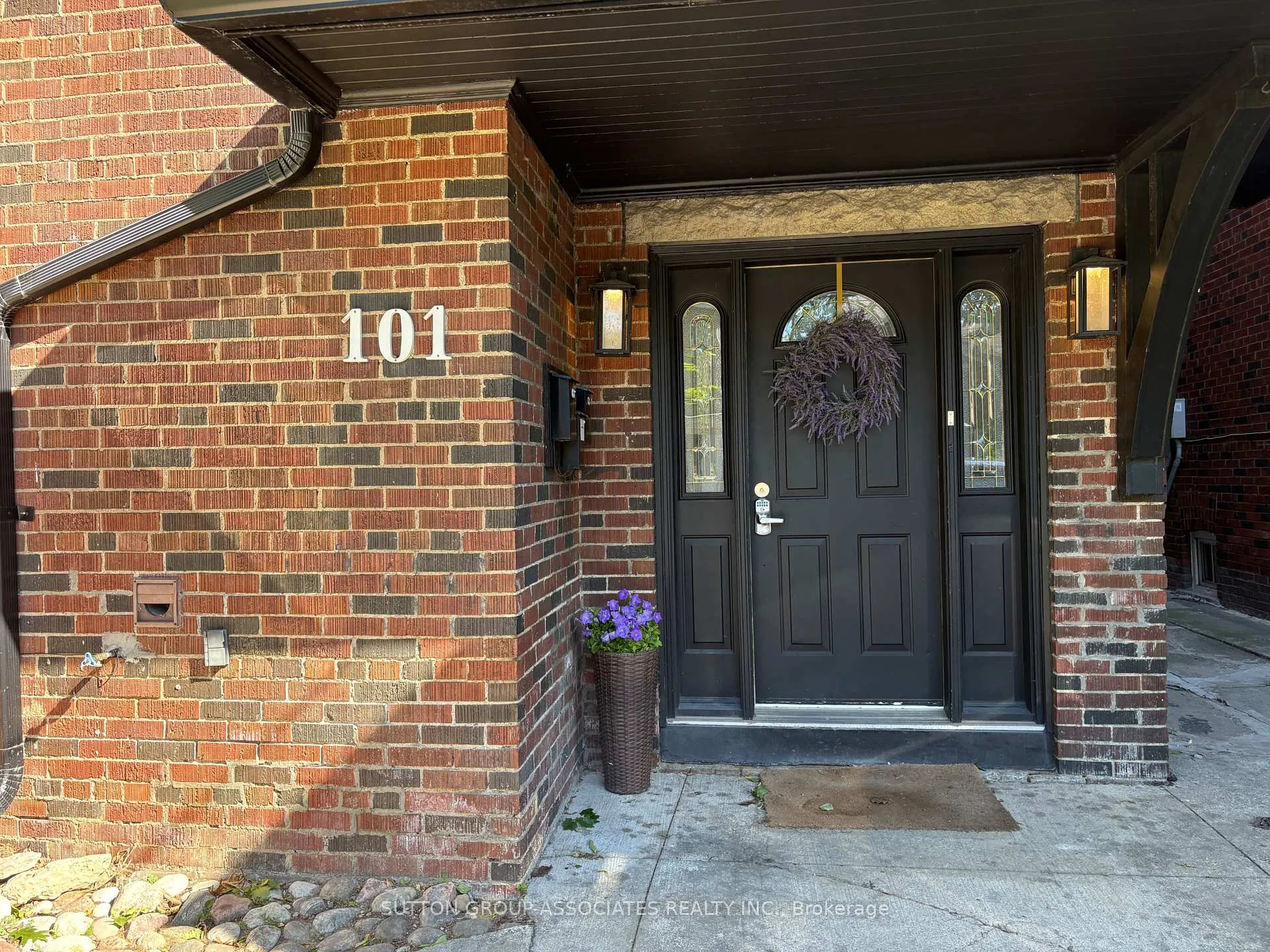 Photo 2 of Unit Main, 101 Burnside Drive, Toronto, Wychwood — HOMEH